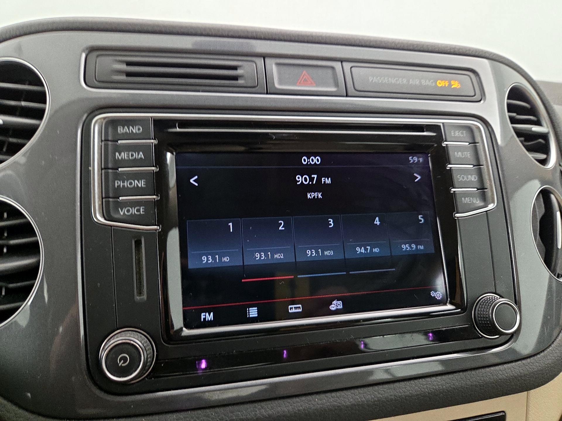 Thumbnail: 2017 Volkswagen Tiguan - 15