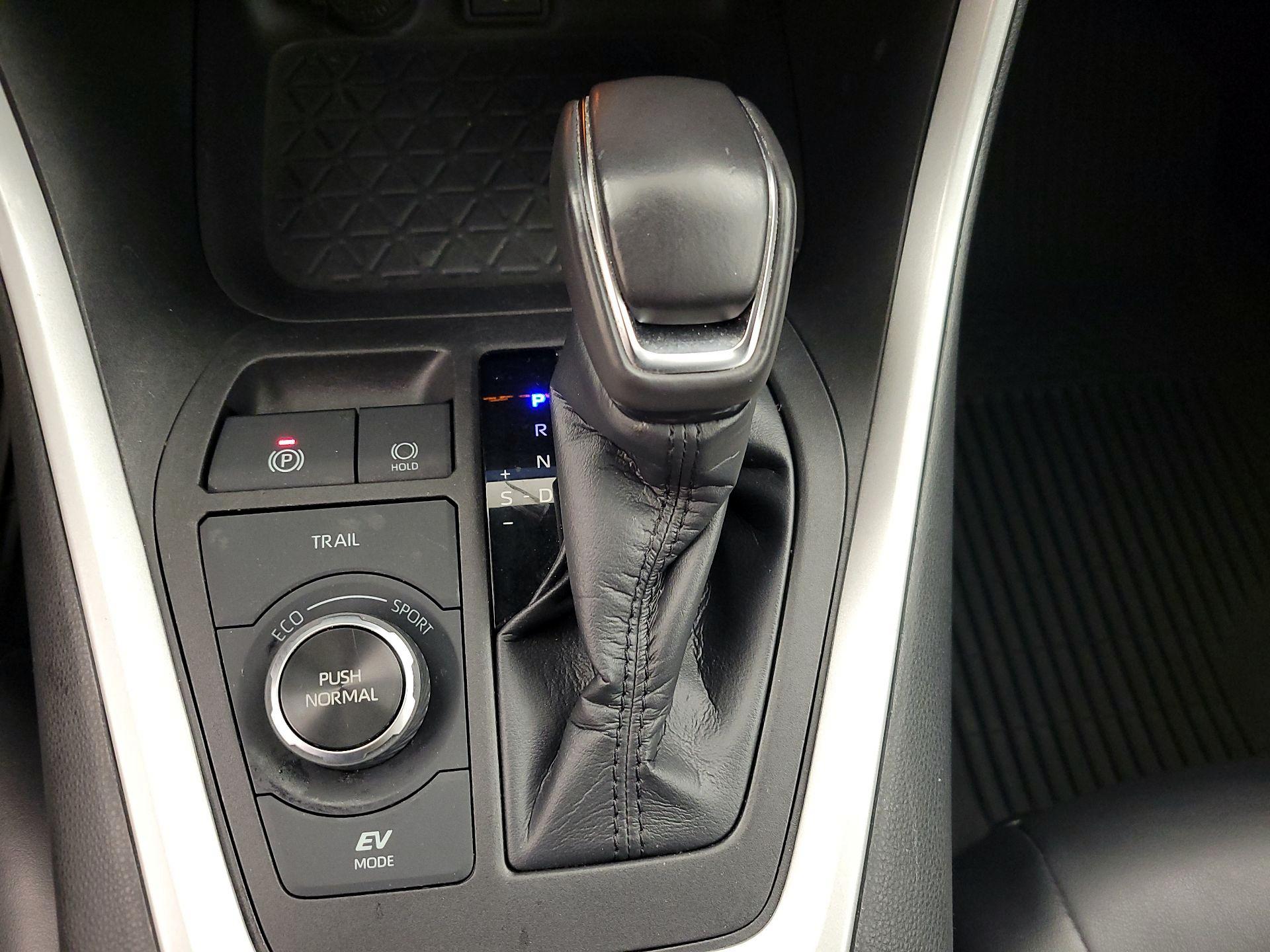 Thumbnail: 2023 Toyota RAV4 - 17