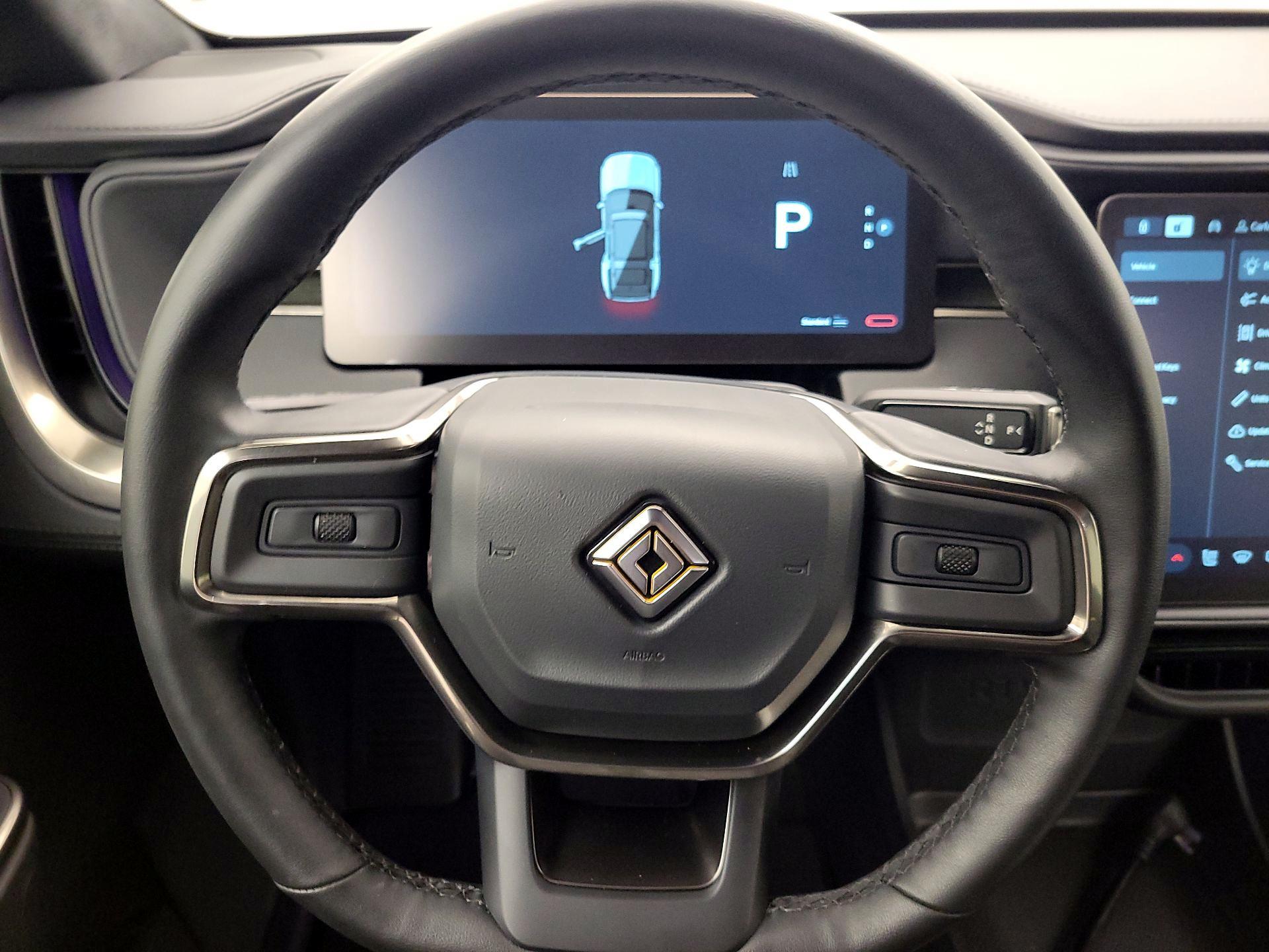 Thumbnail: 2025 Rivian R1S - 10