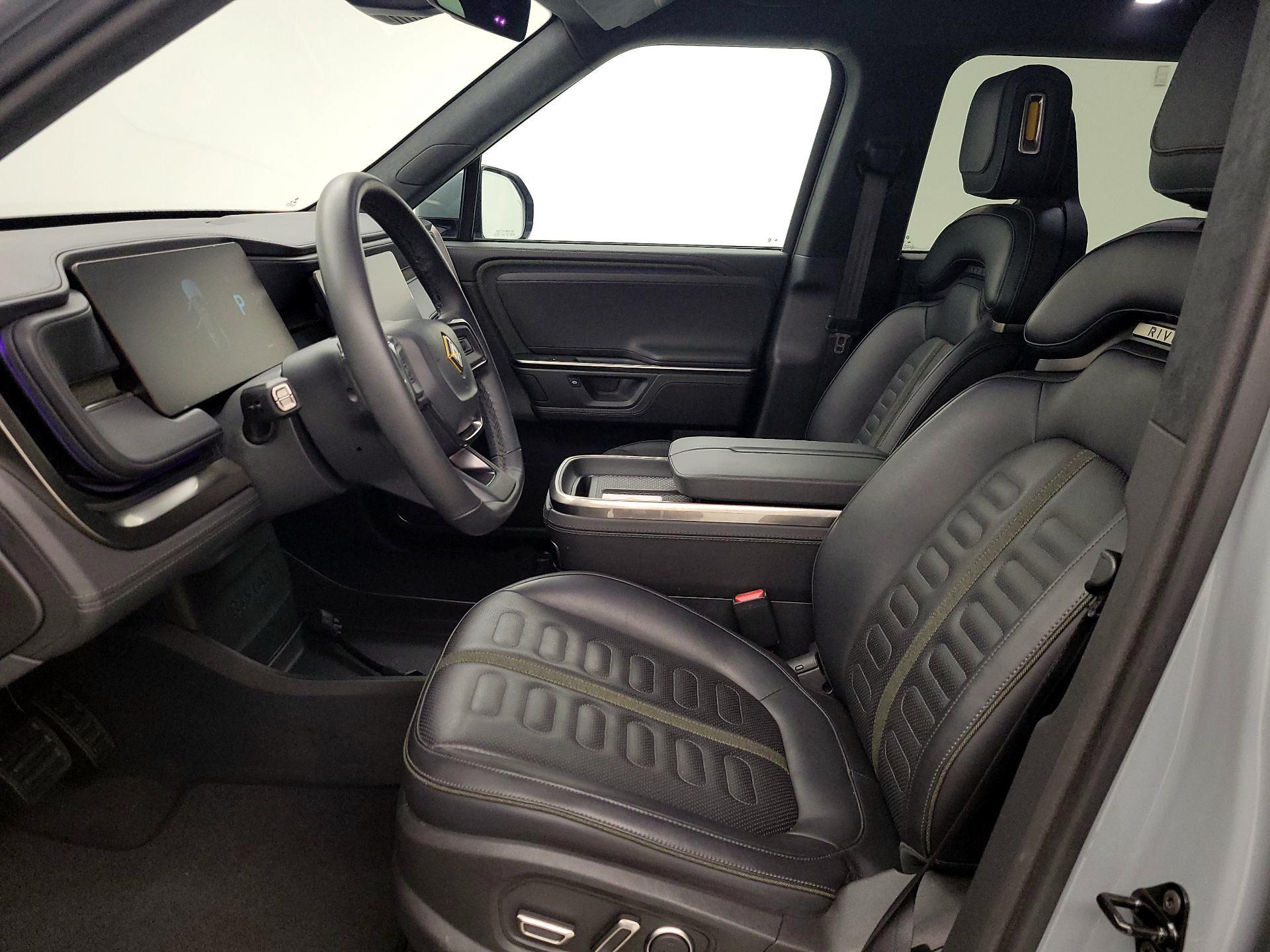 Thumbnail: 2025 Rivian R1S - 11