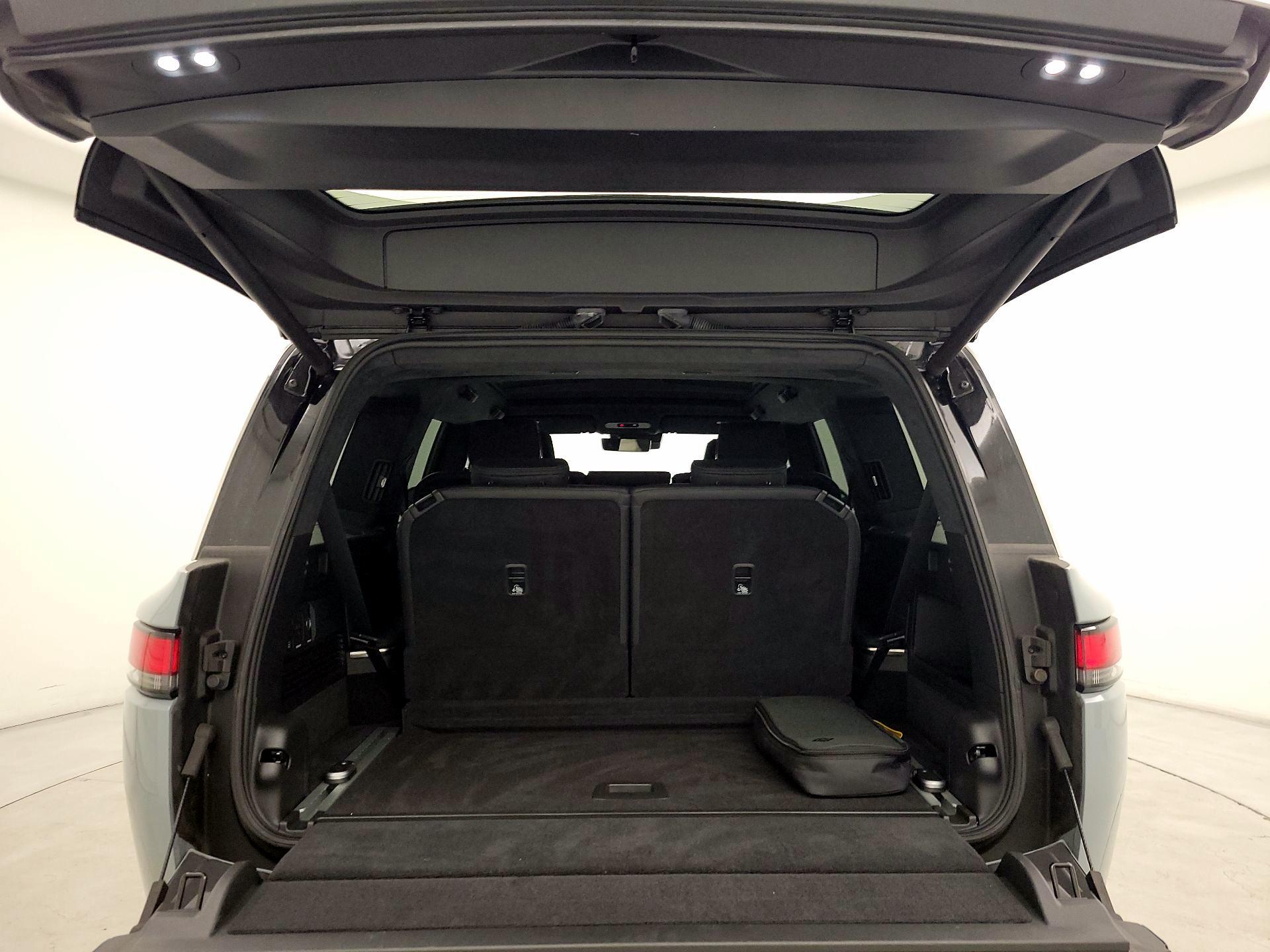 Thumbnail: 2025 Rivian R1S - 19