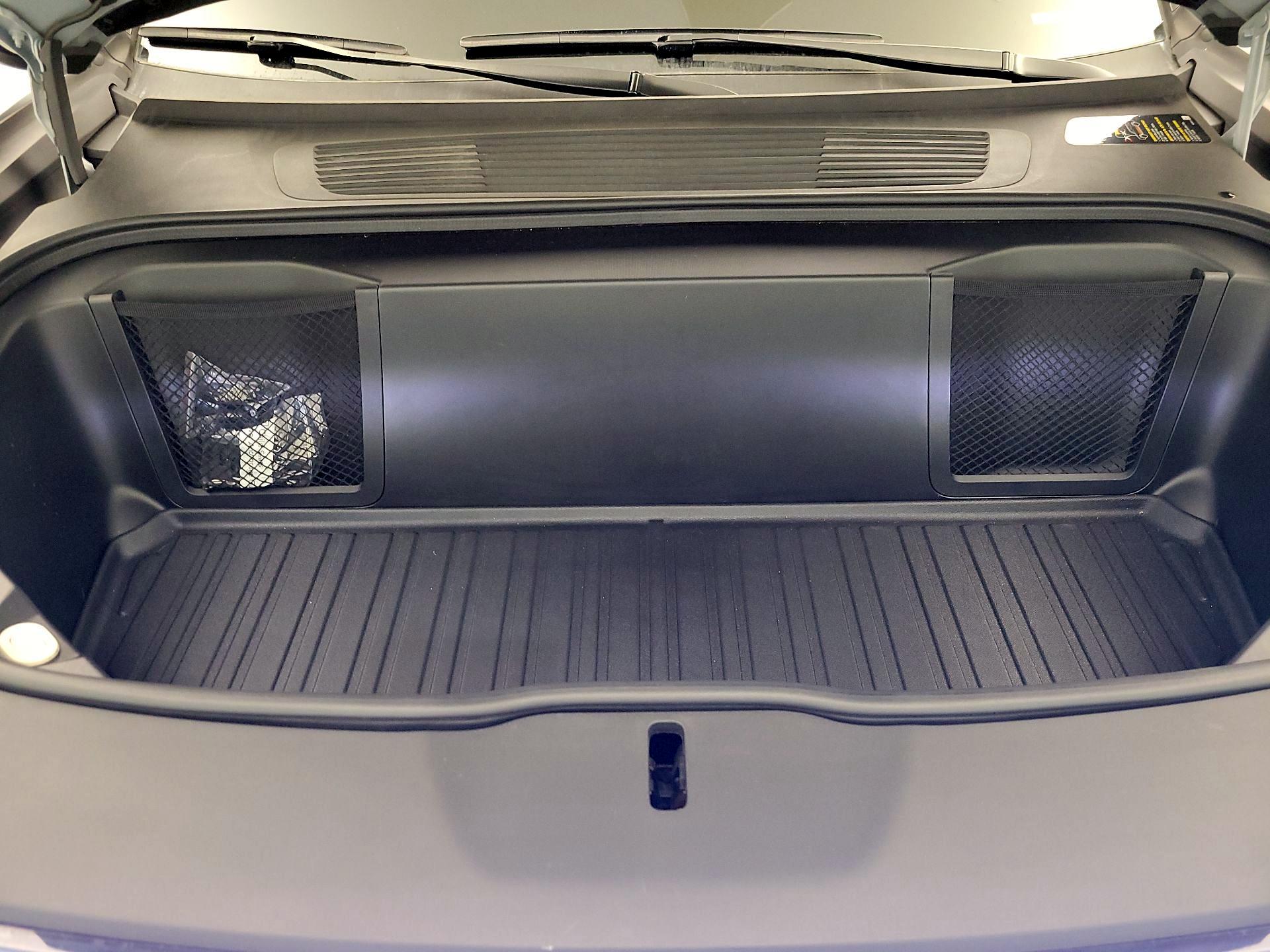 Thumbnail: 2025 Rivian R1S - 20