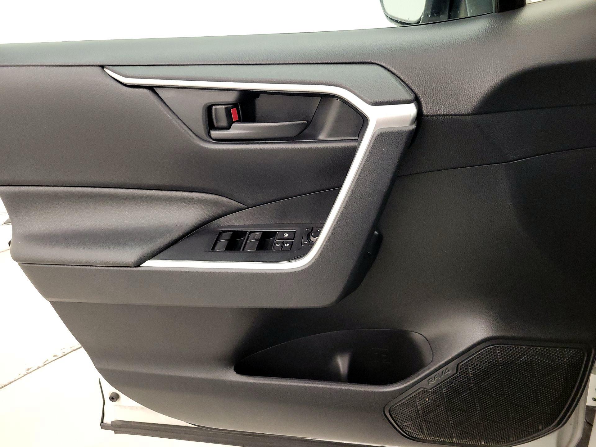 Thumbnail: 2019 Toyota RAV4 - 12