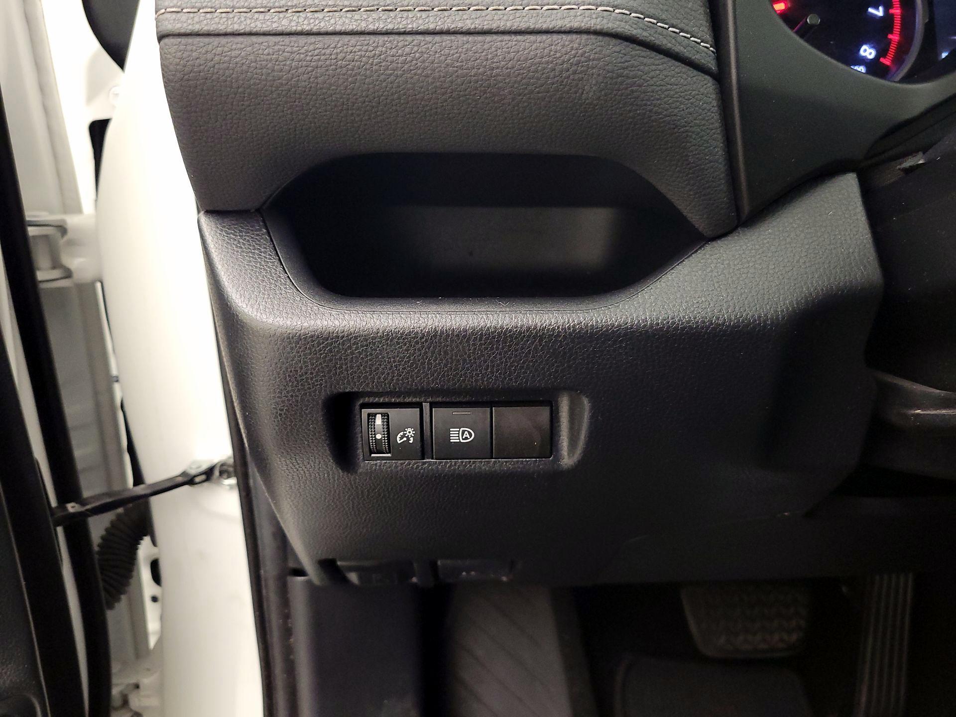 Thumbnail: 2019 Toyota RAV4 - 13