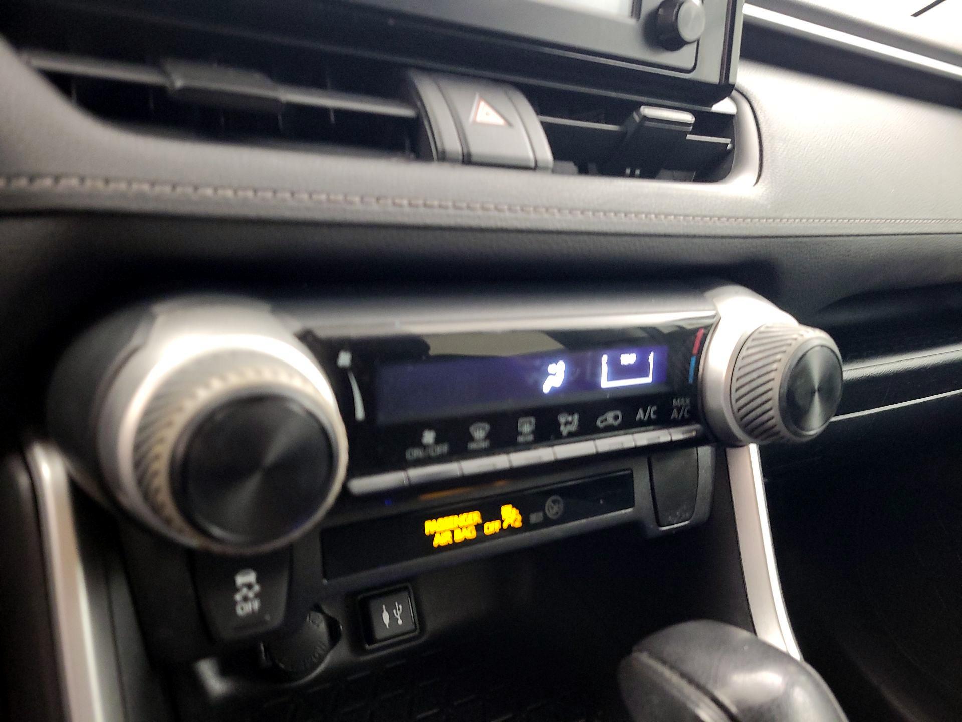 Thumbnail: 2019 Toyota RAV4 - 16