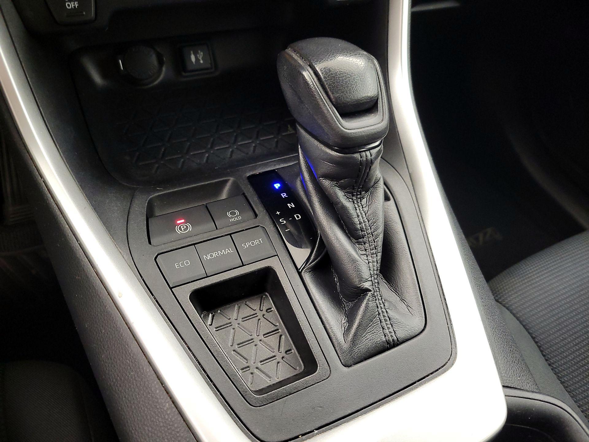 Thumbnail: 2019 Toyota RAV4 - 17