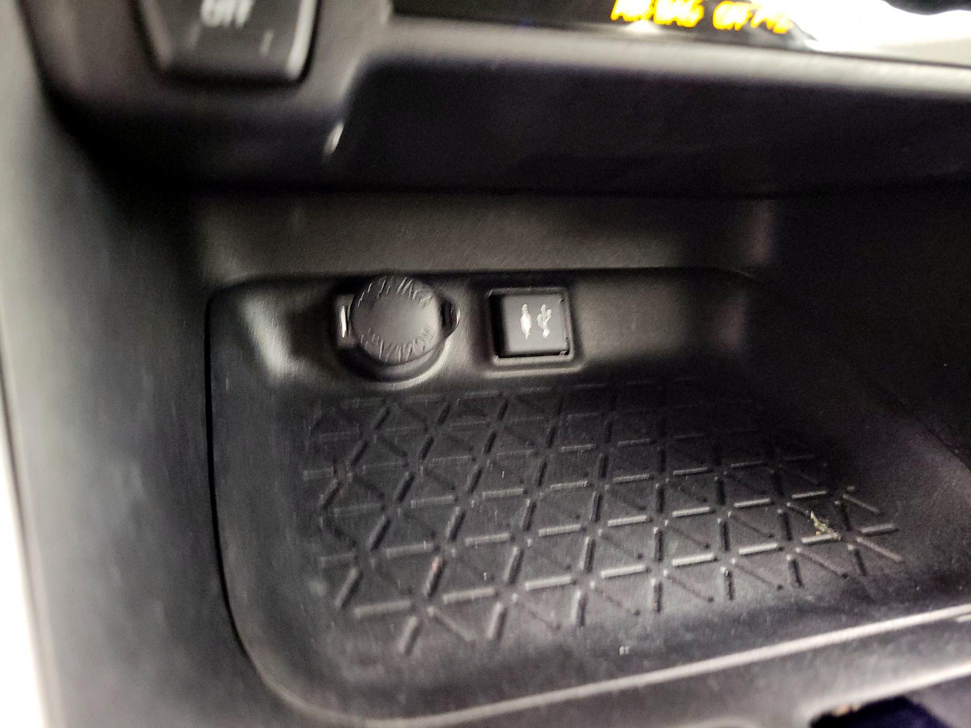 Thumbnail: 2019 Toyota RAV4 - 18