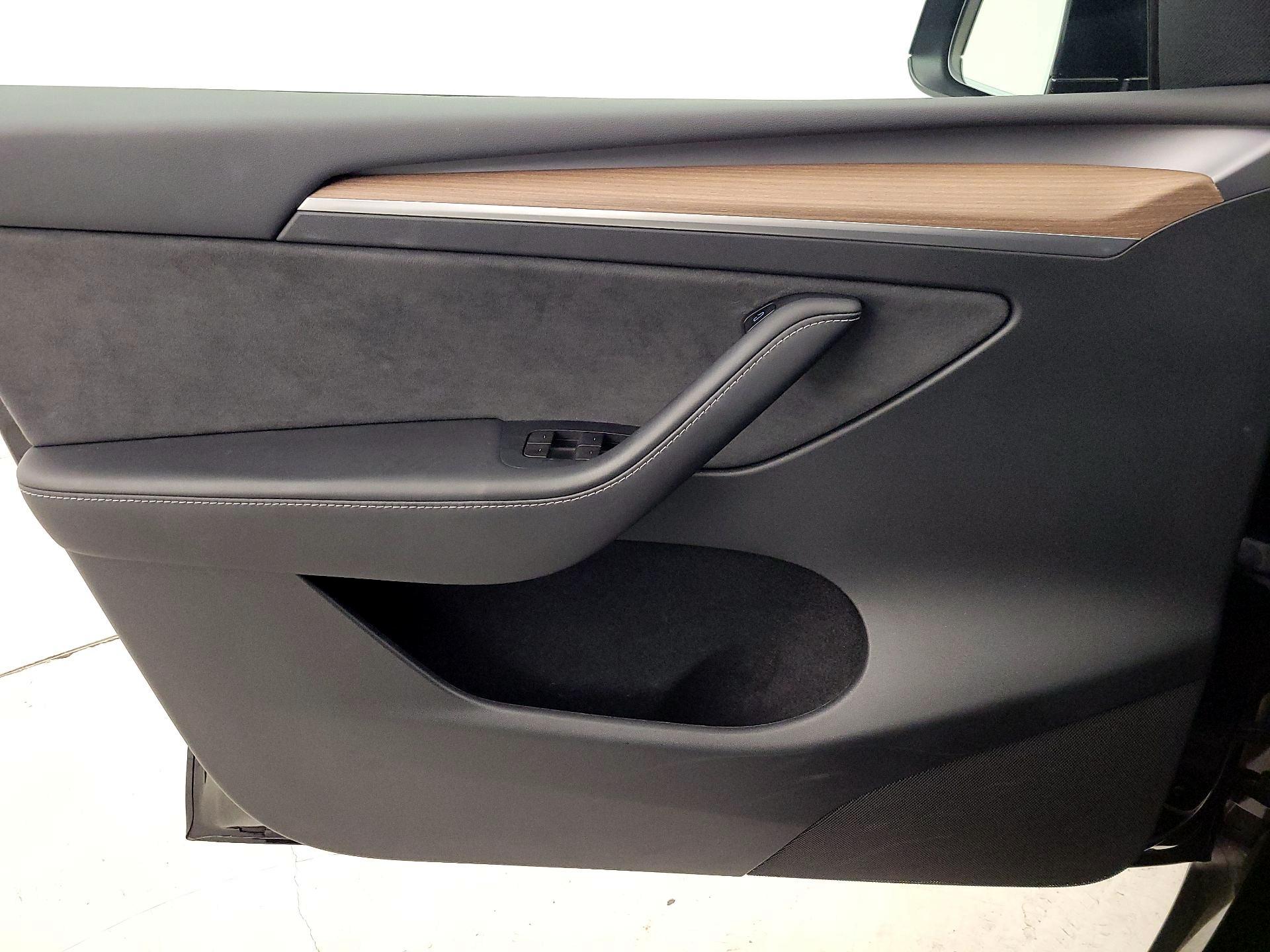 Thumbnail: 2023 Tesla Model Y - 12