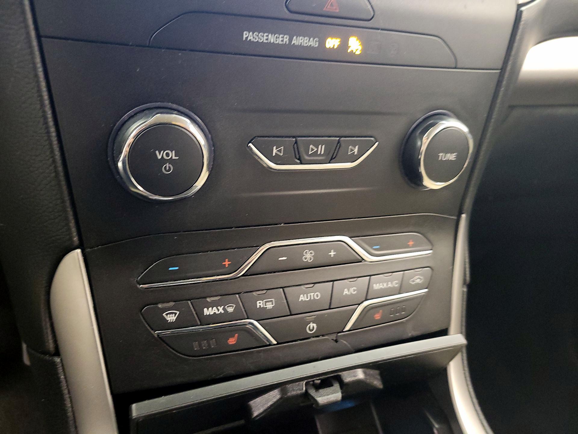 Thumbnail: 2020 Ford Edge - 18