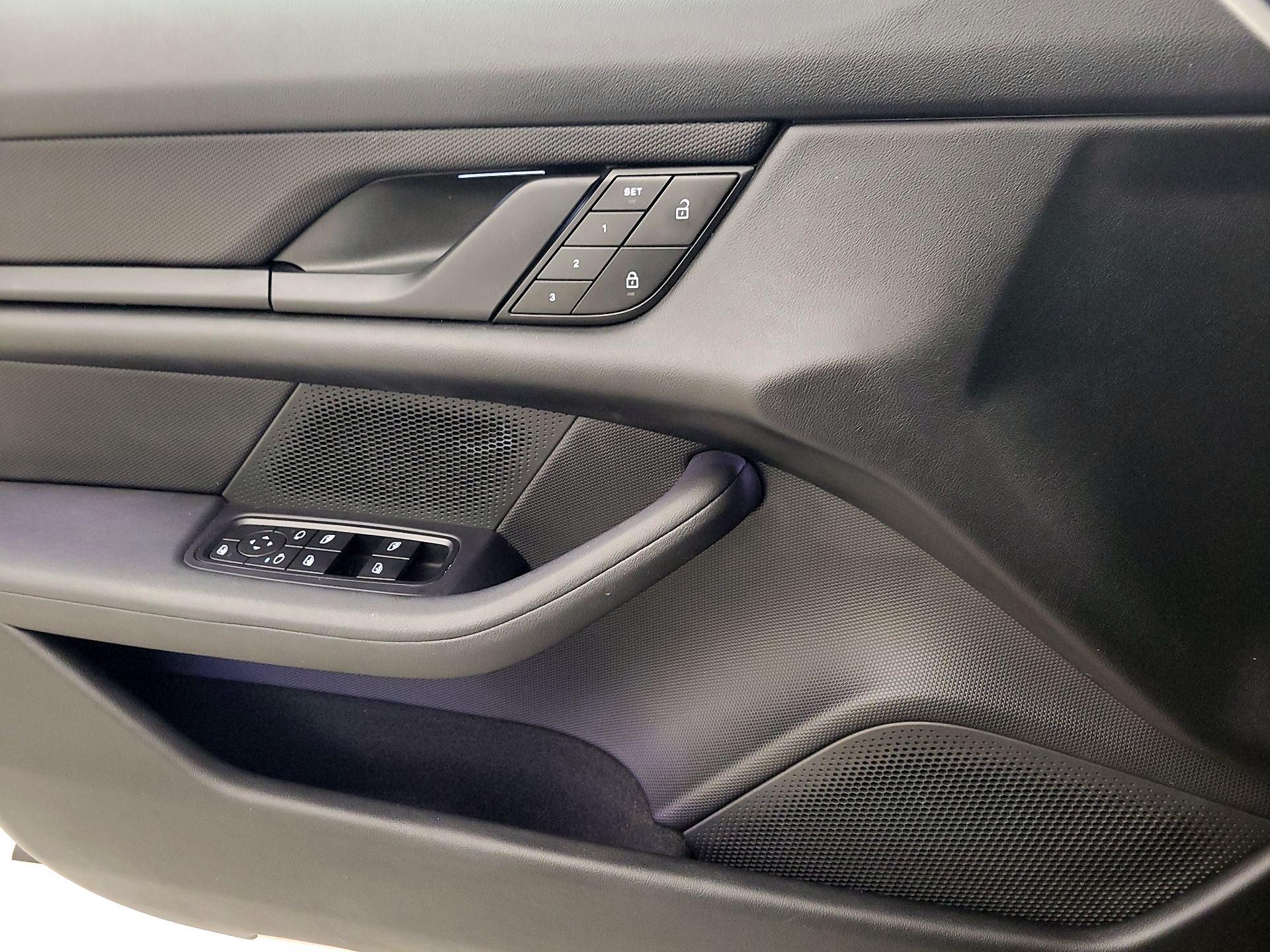 Thumbnail: 2023 Porsche Taycan - 12