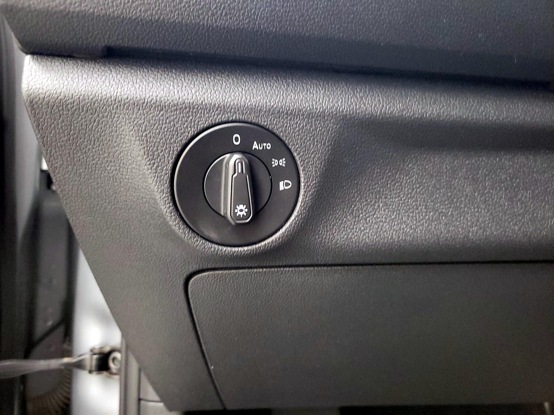 Thumbnail: 2019 Volkswagen Jetta - 13