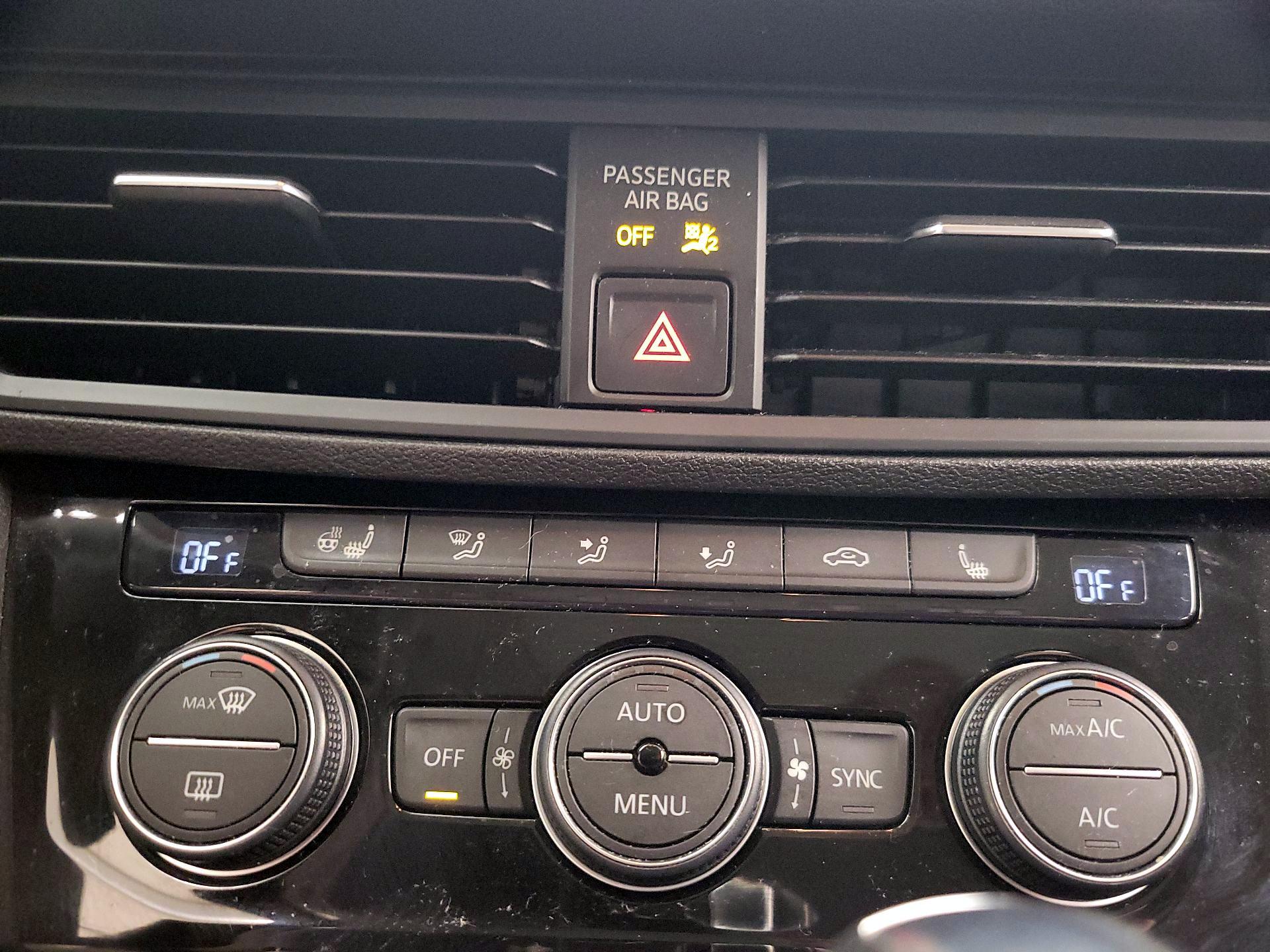 Thumbnail: 2019 Volkswagen Jetta - 16