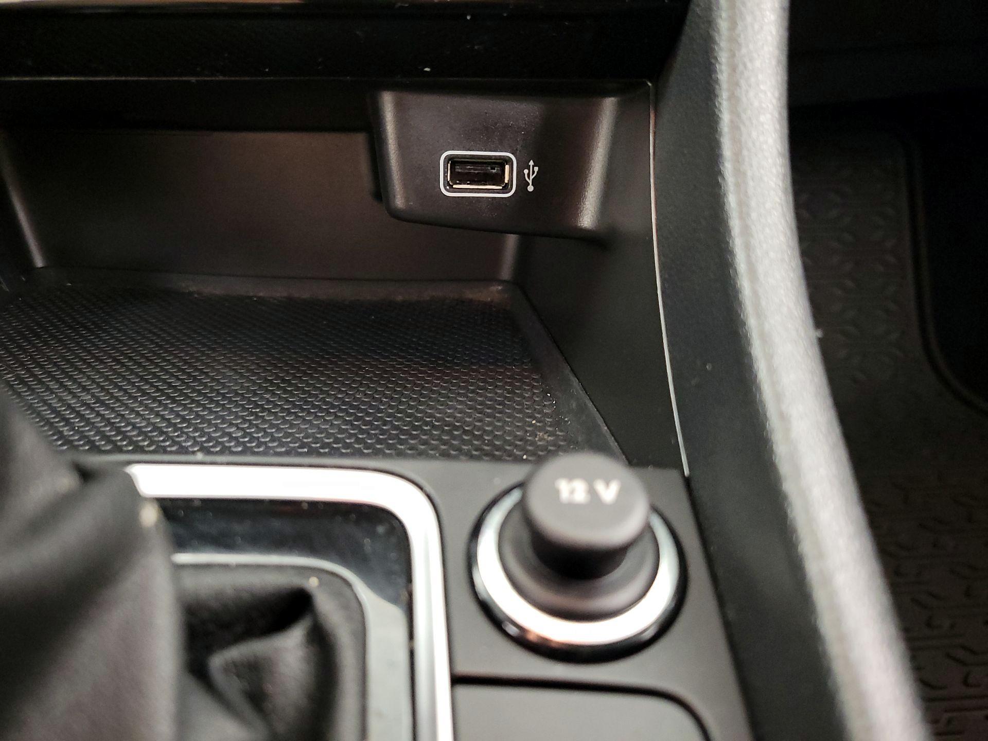 Thumbnail: 2019 Volkswagen Jetta - 18