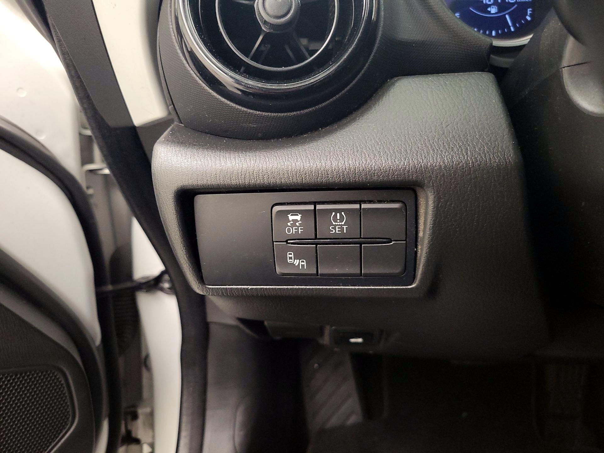 Thumbnail: 2017 Mazda MX-5 Miata - 13