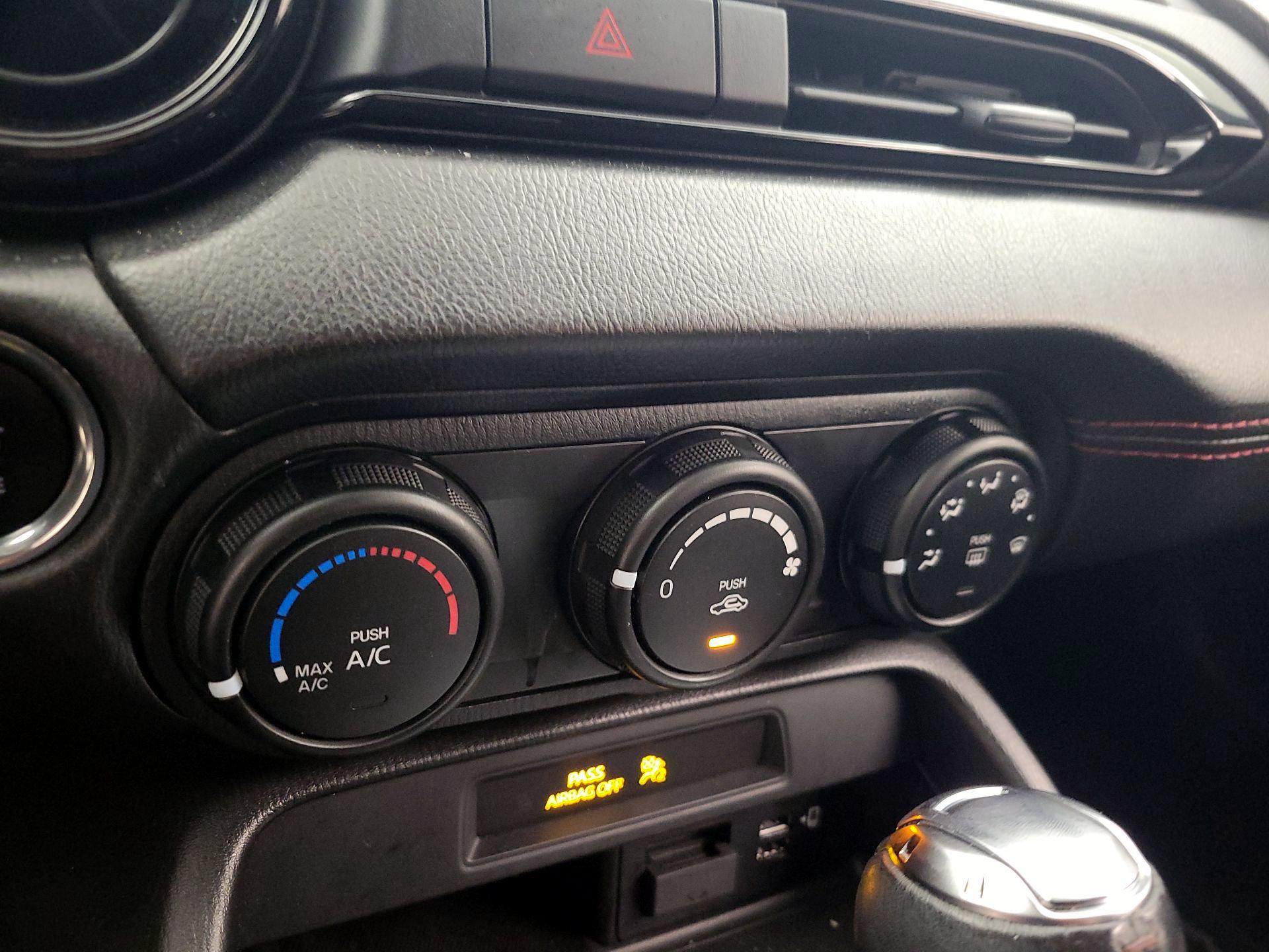 Thumbnail: 2017 Mazda MX-5 Miata - 15