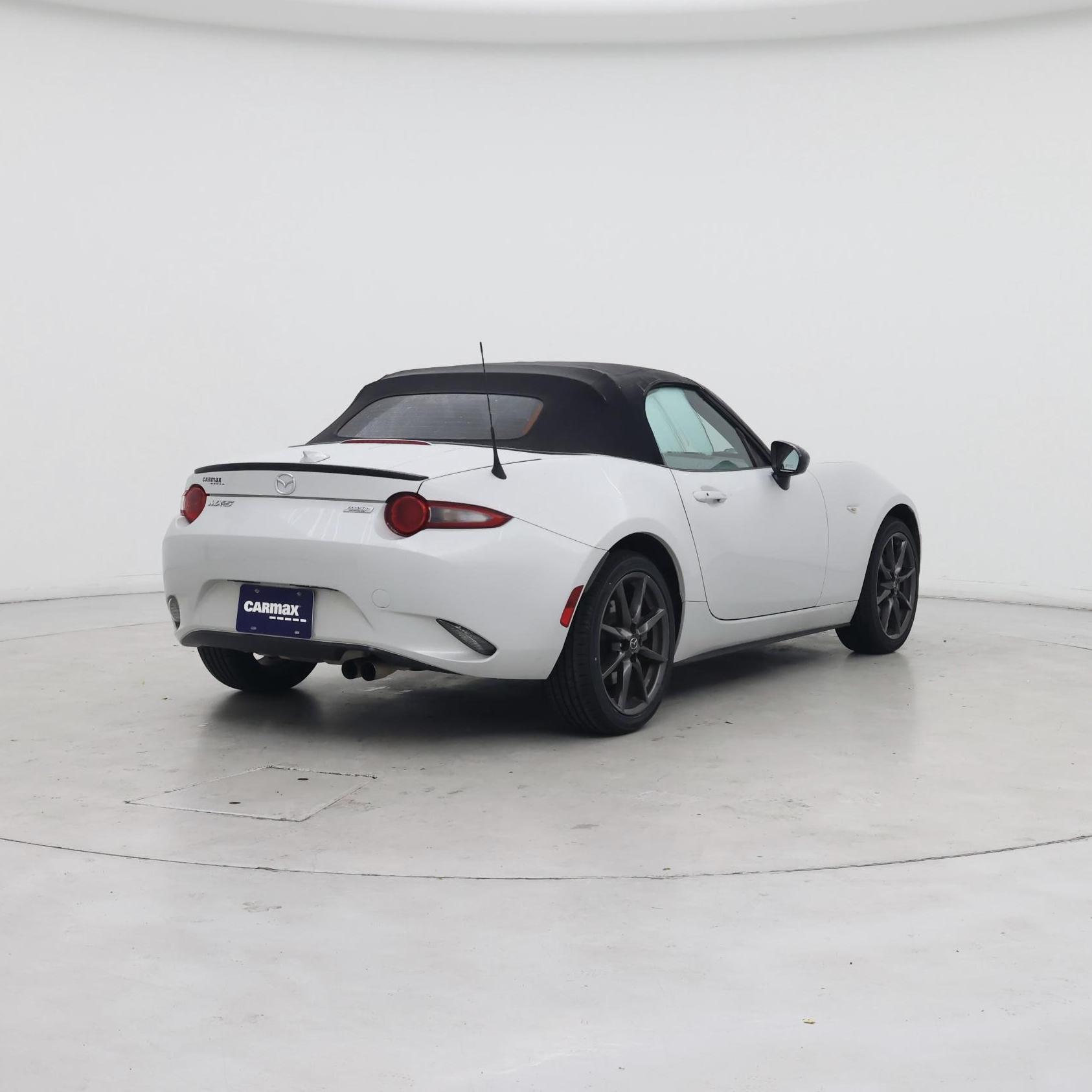 Thumbnail: 2017 Mazda MX-5 Miata - 8