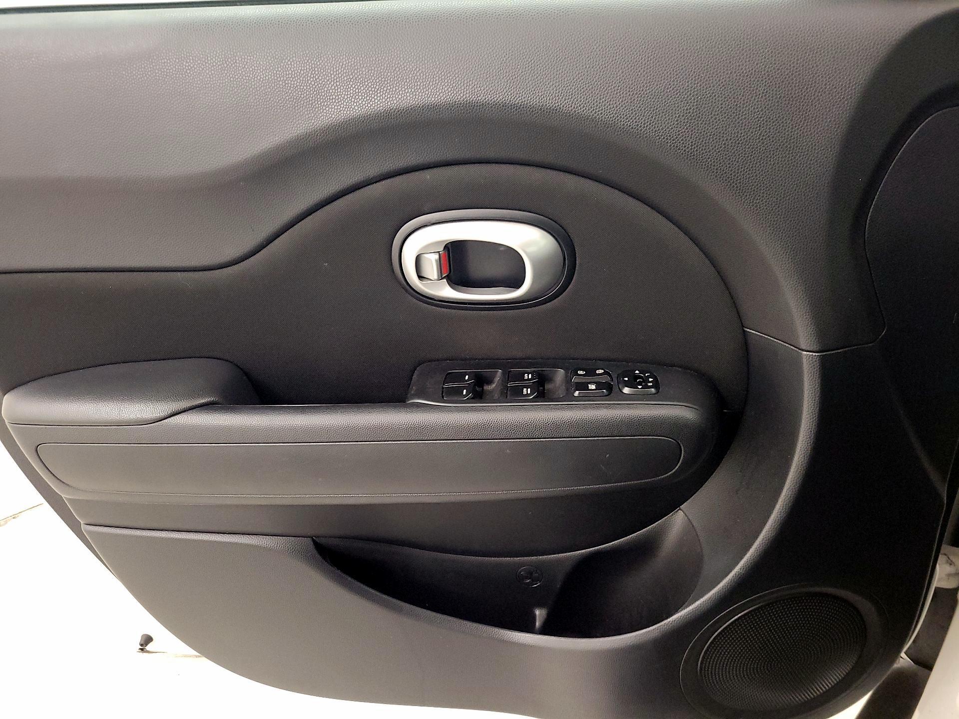 Thumbnail: 2016 Kia Soul - 12