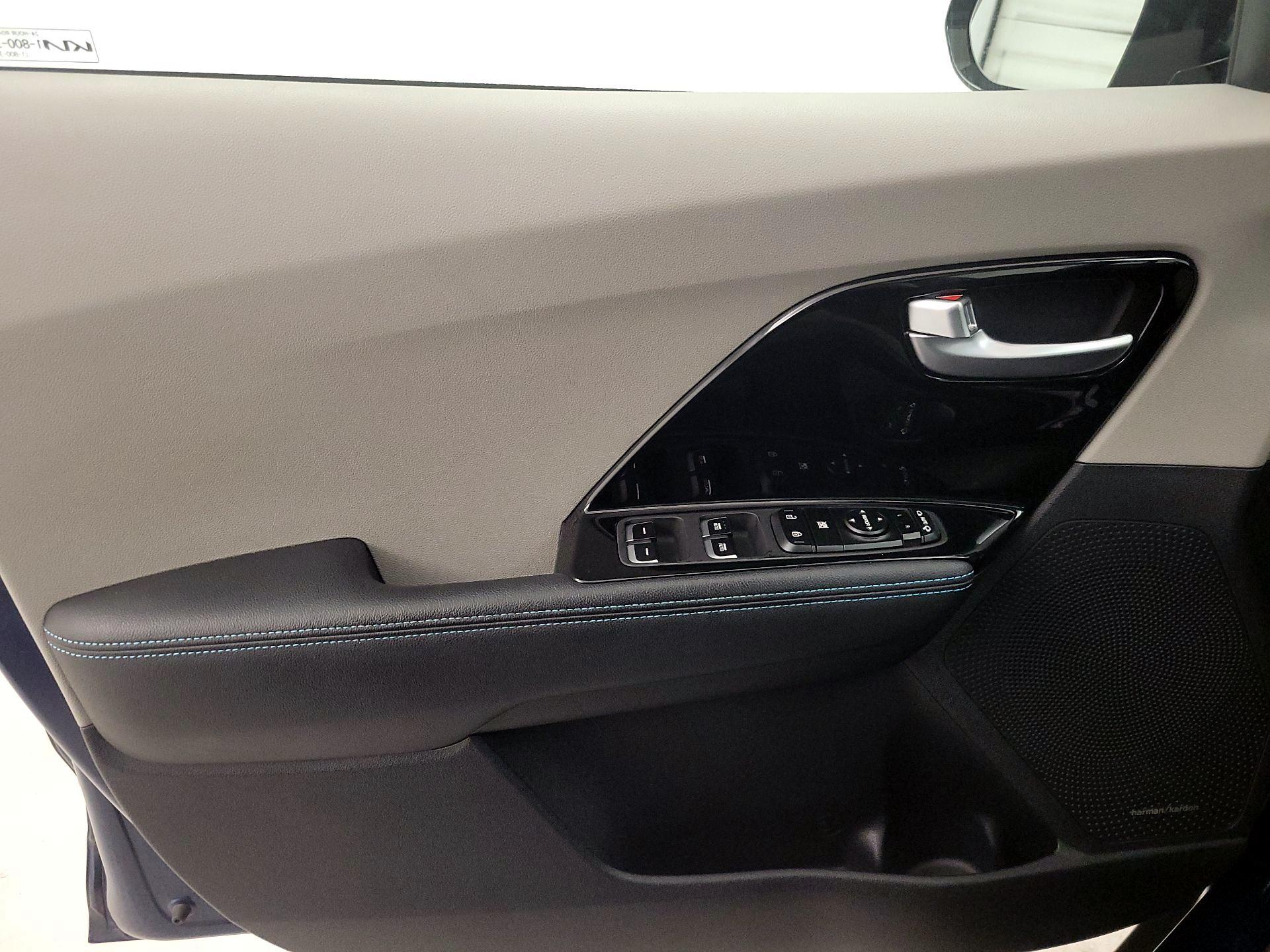 Thumbnail: 2022 Kia Niro - 12