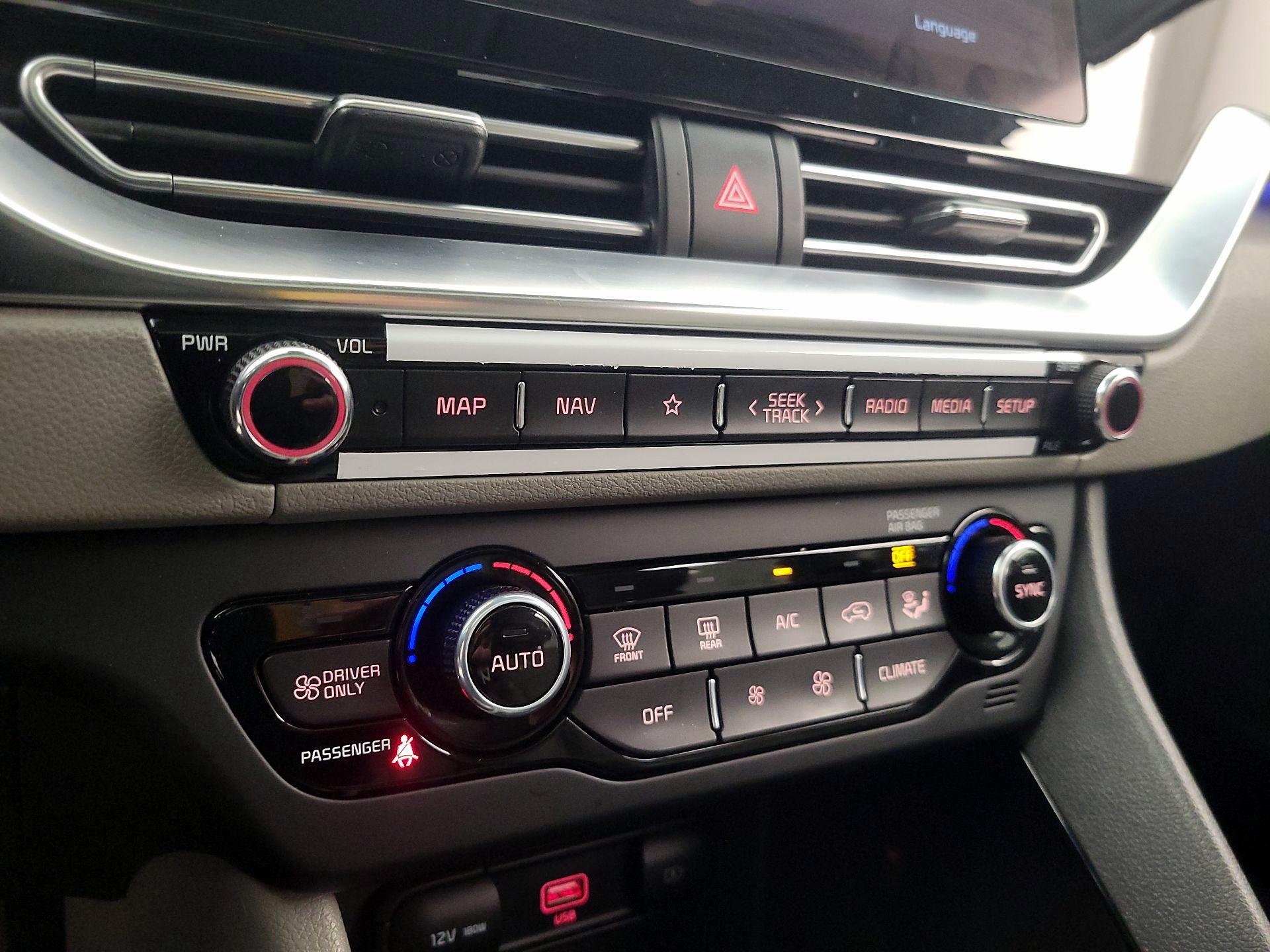 Thumbnail: 2022 Kia Niro - 16