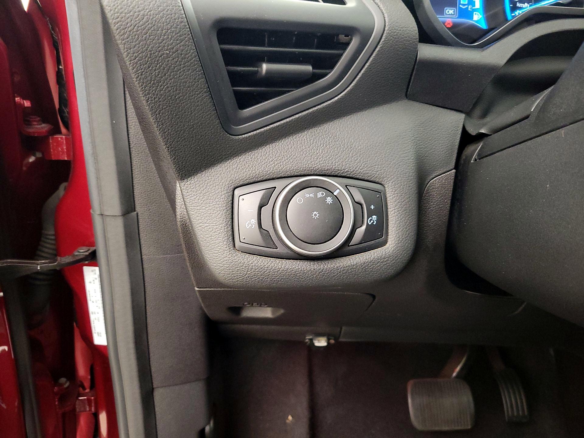 Thumbnail: 2015 Ford C-Max - 13