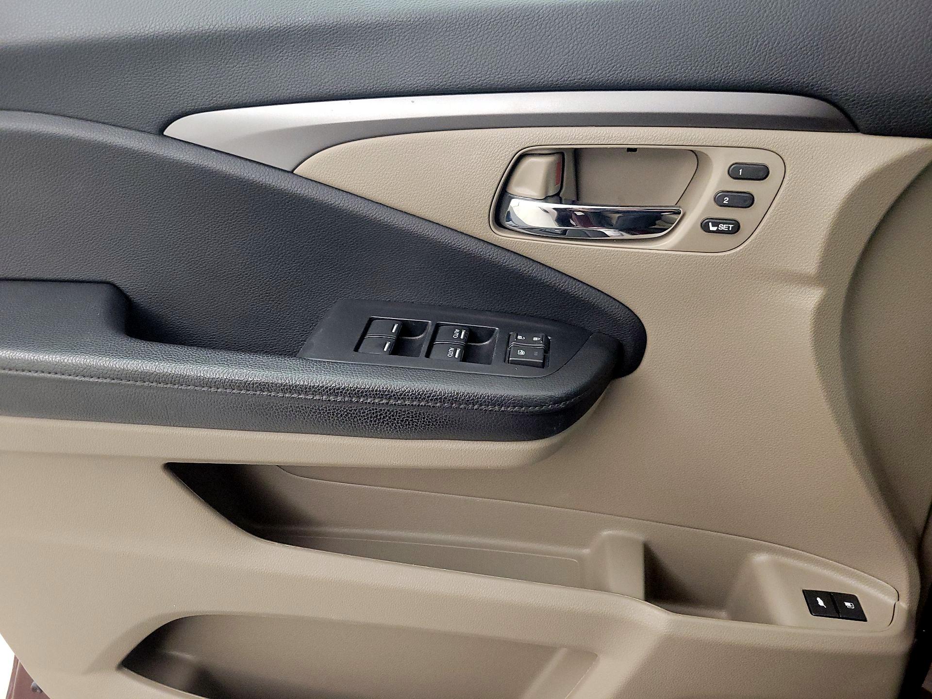 Thumbnail: 2019 Honda Pilot - 12