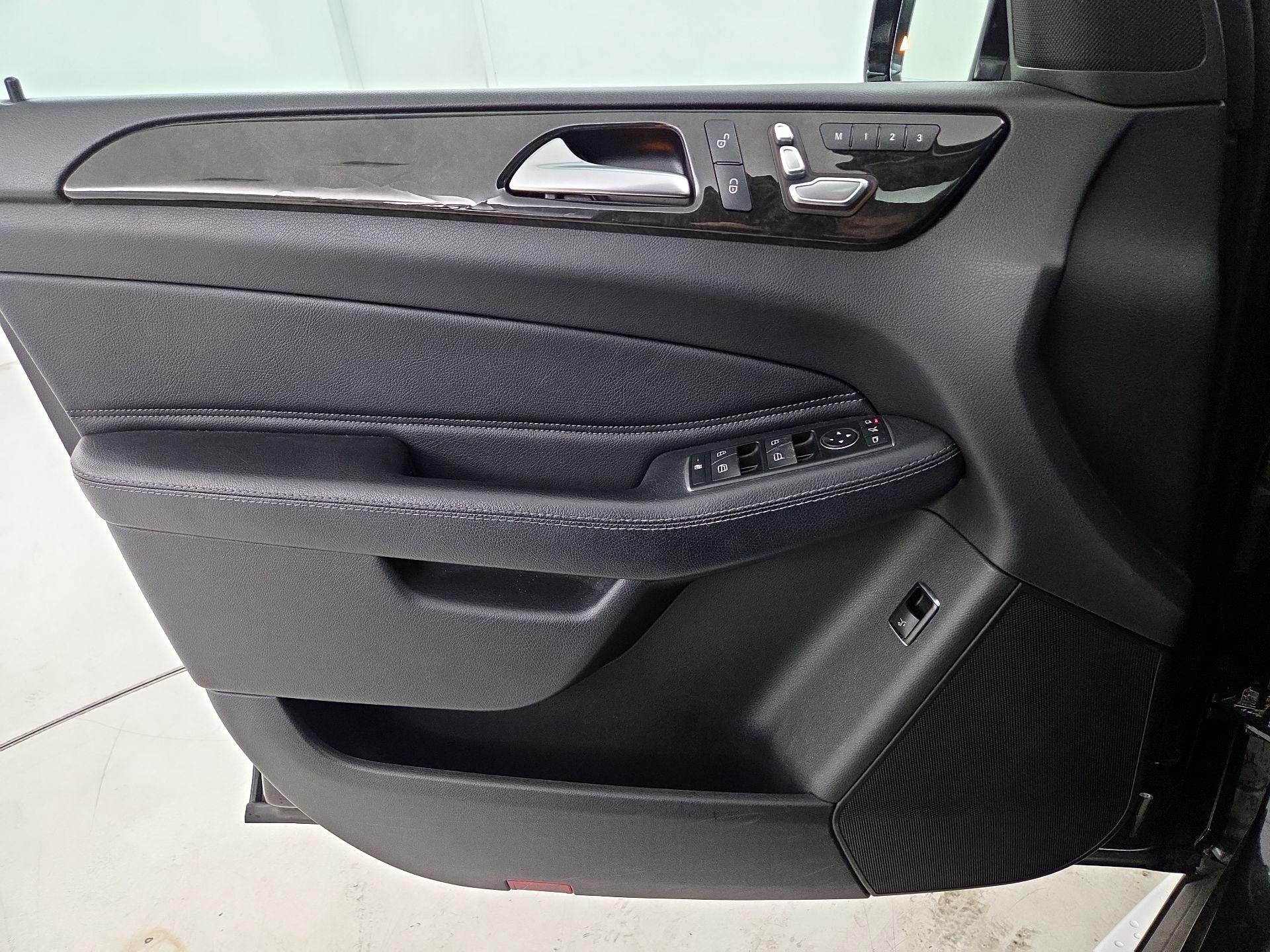 Thumbnail: 2016 Mercedes-Benz GLE - 12