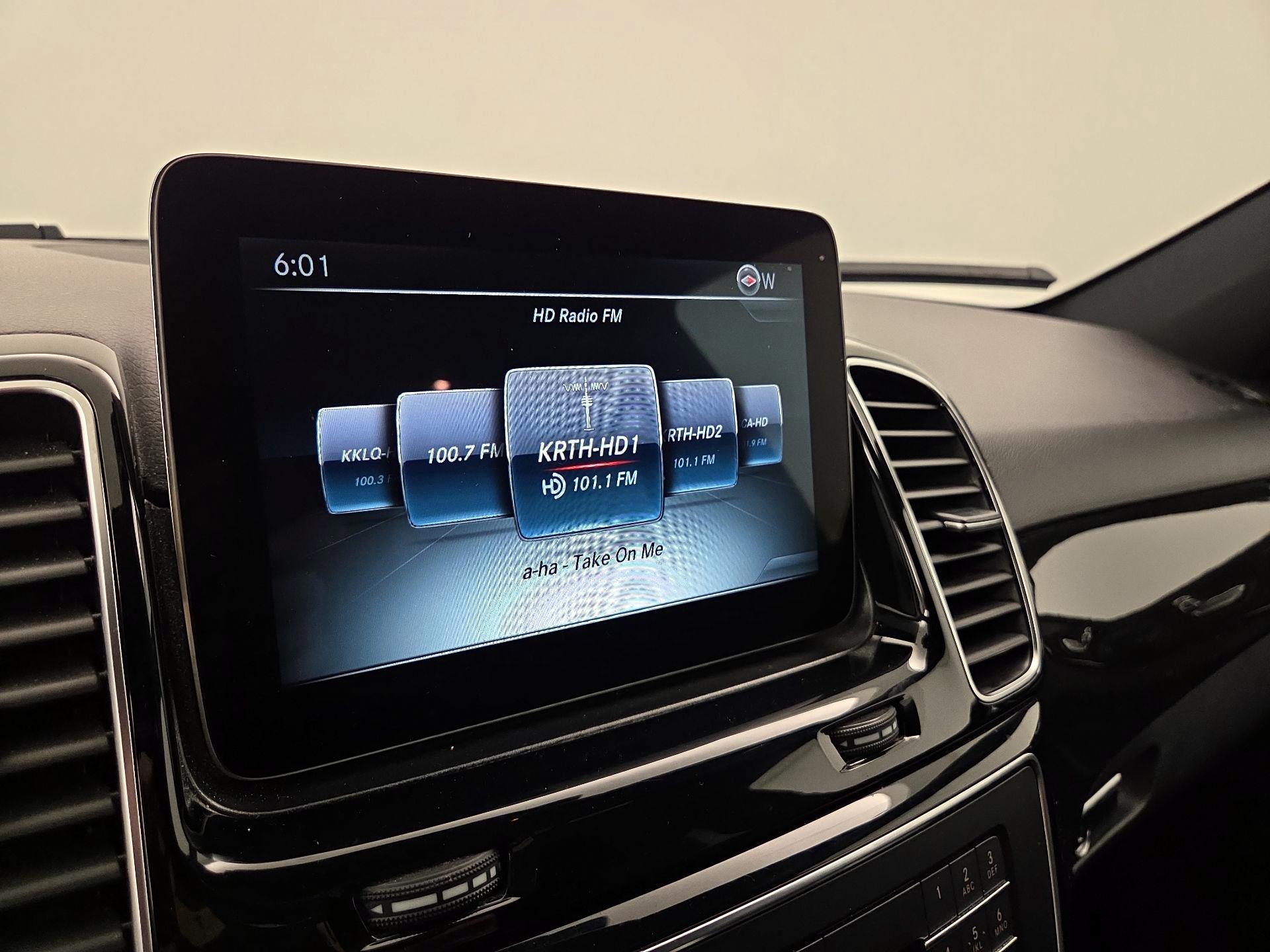 Thumbnail: 2016 Mercedes-Benz GLE - 16