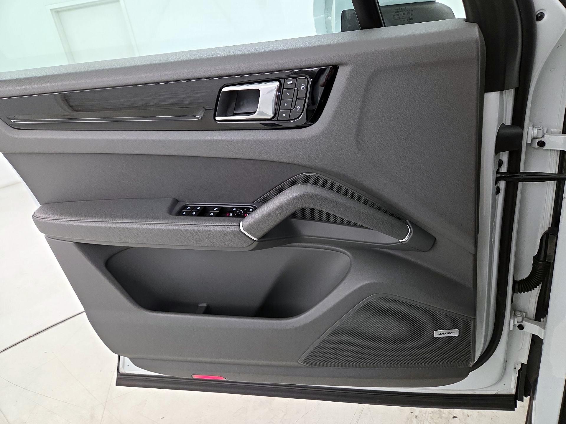 Thumbnail: 2019 Porsche Cayenne - 12