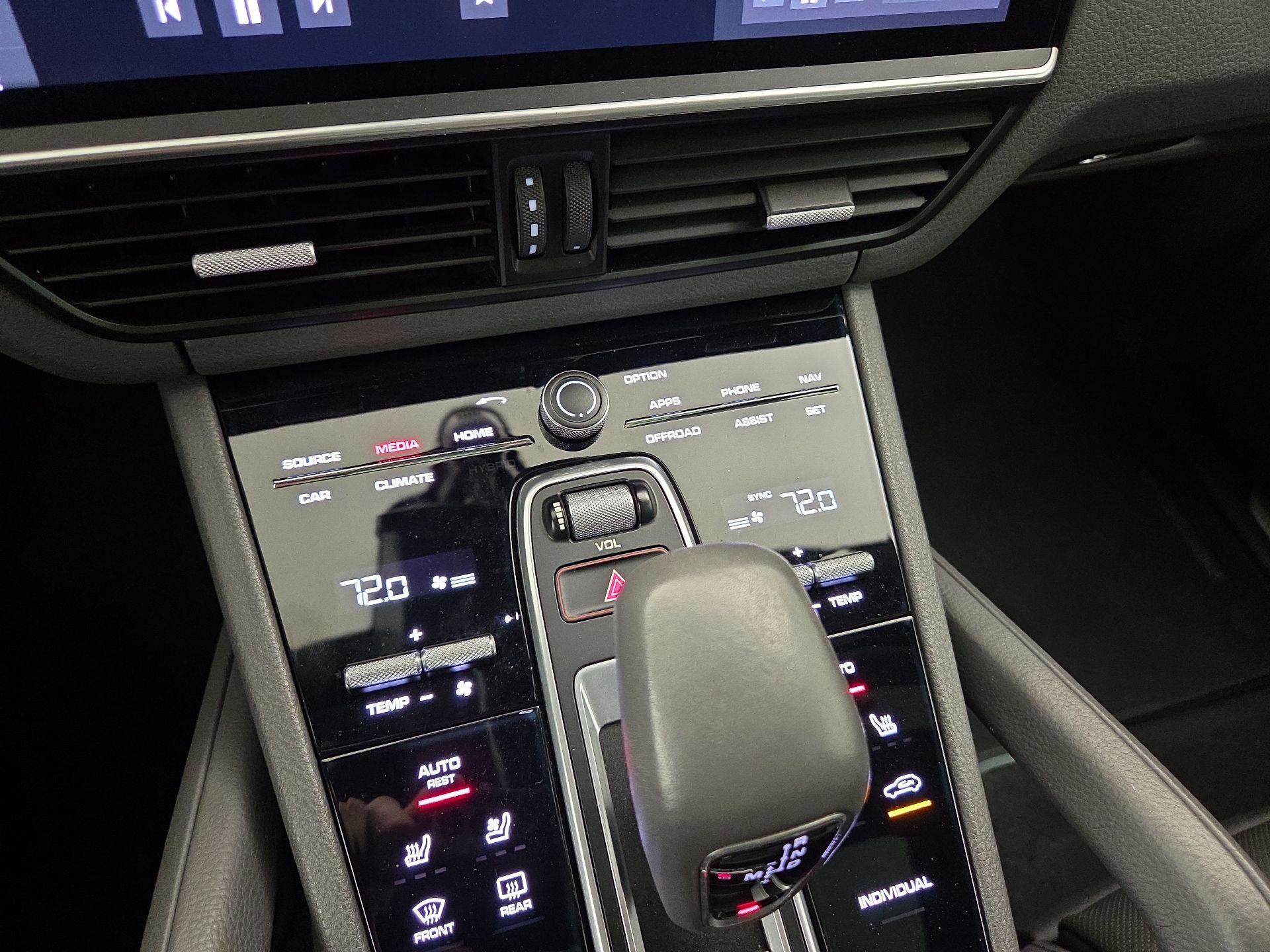 Thumbnail: 2019 Porsche Cayenne - 17