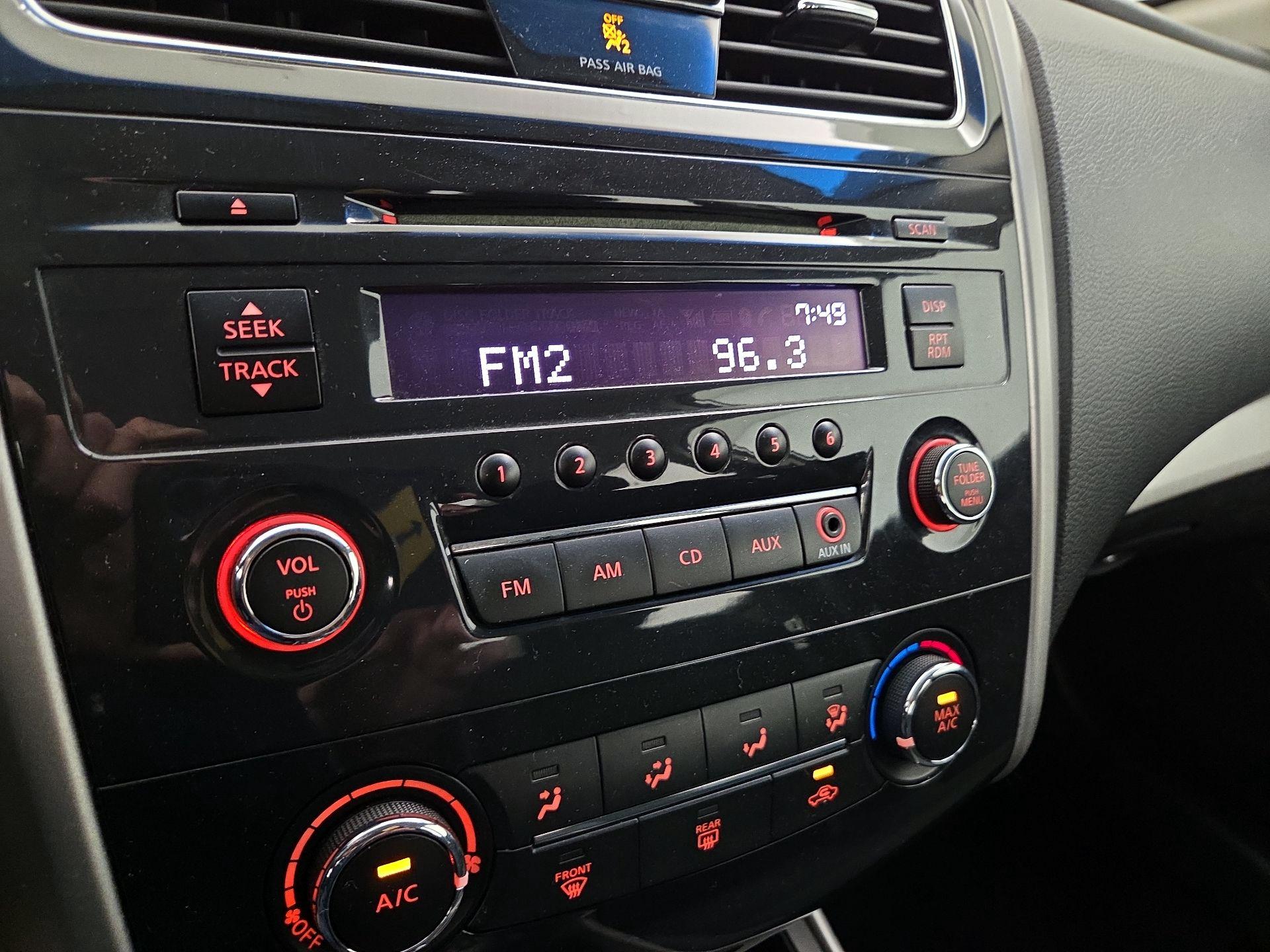 Thumbnail: 2015 Nissan Altima - 14