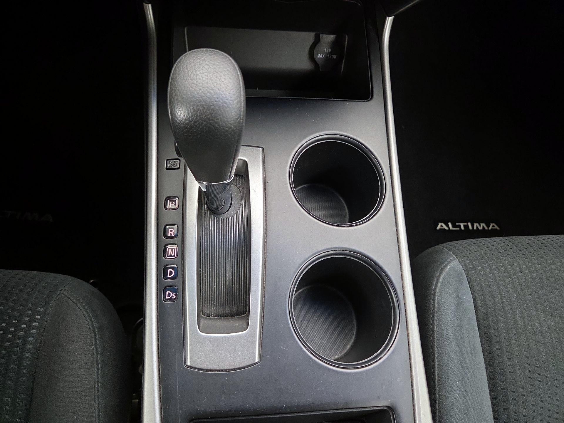 Thumbnail: 2015 Nissan Altima - 16