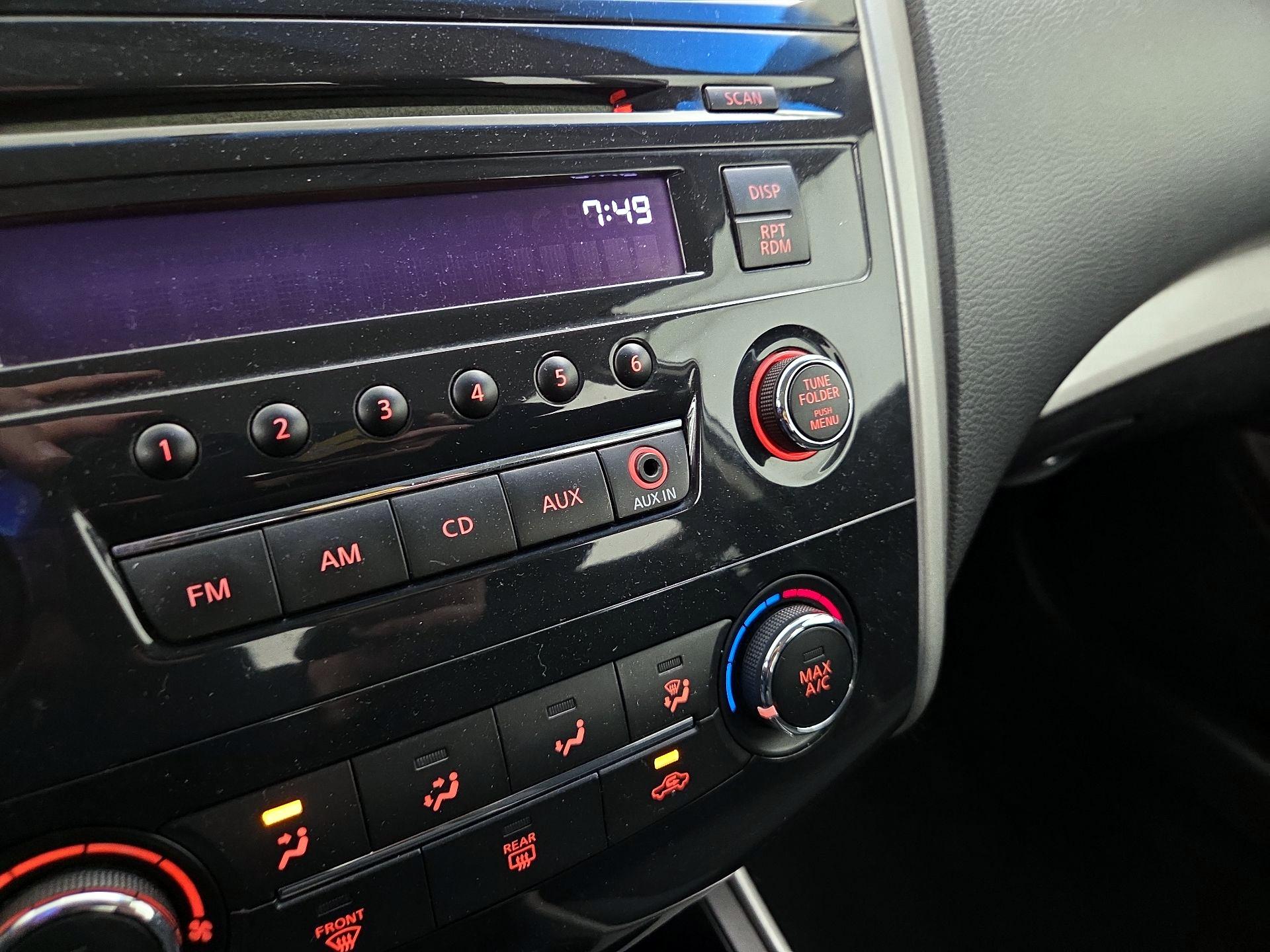 Thumbnail: 2015 Nissan Altima - 17