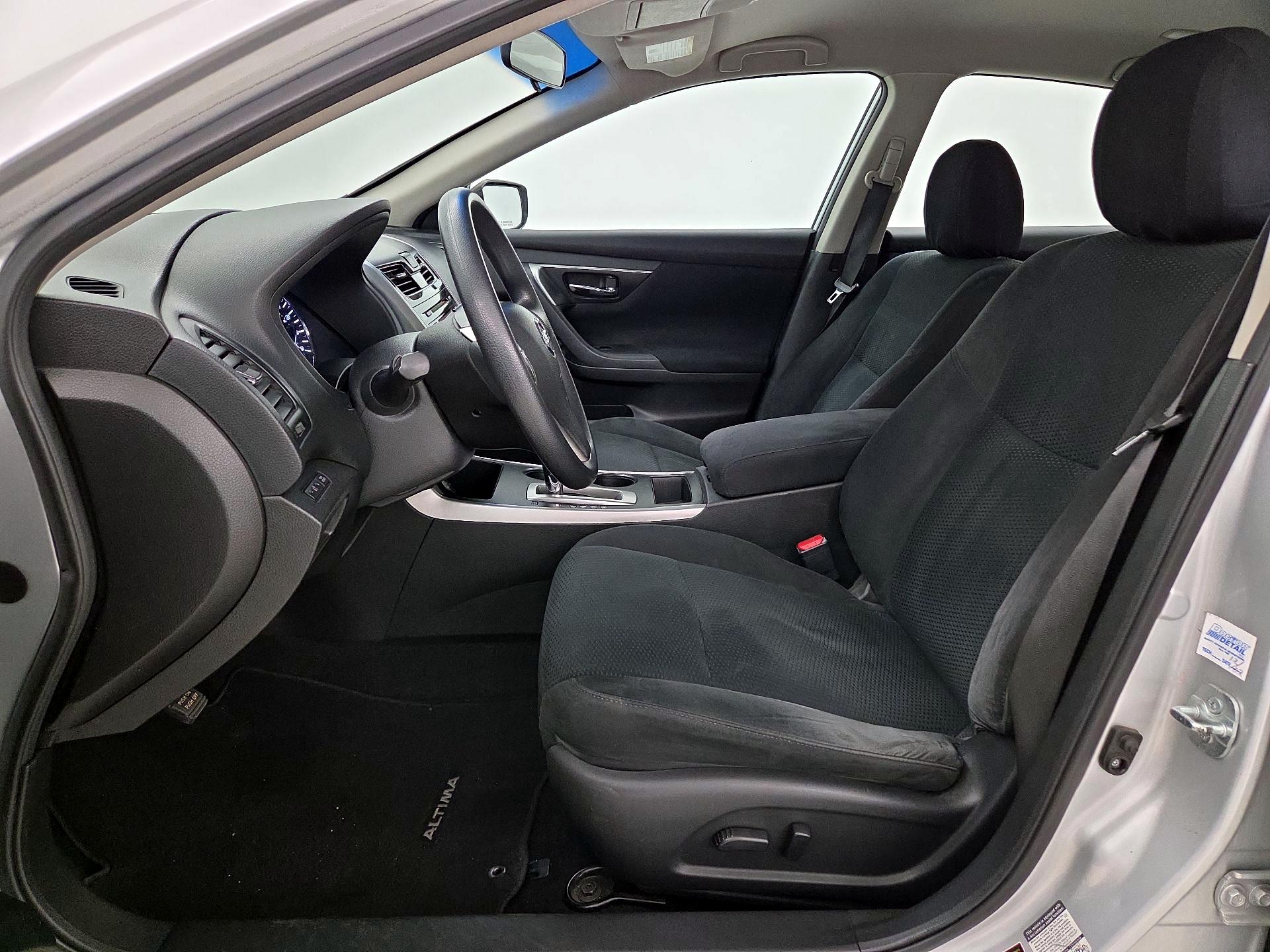 Thumbnail: 2015 Nissan Altima - 18