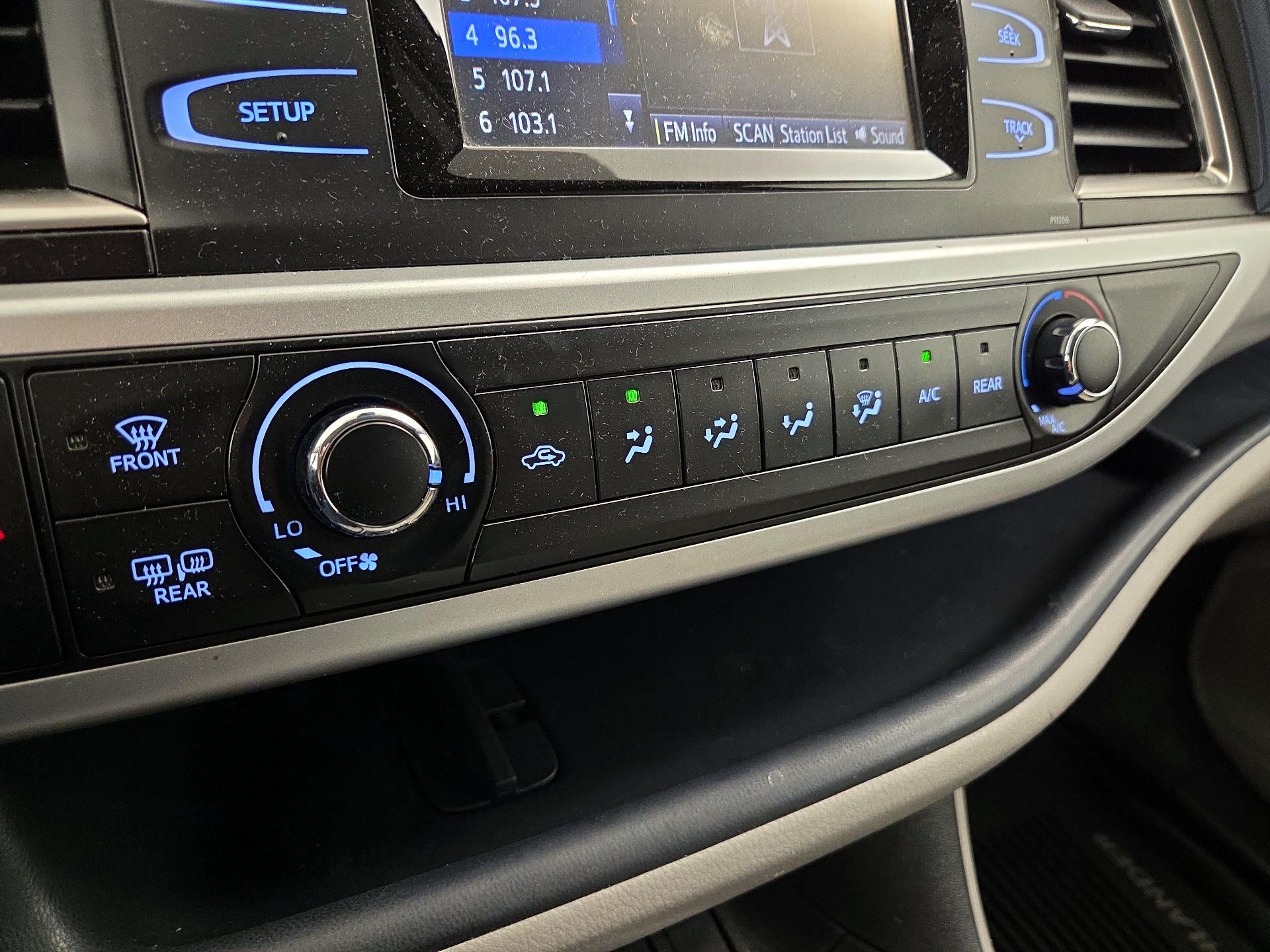 Thumbnail: 2018 Toyota Highlander - 16