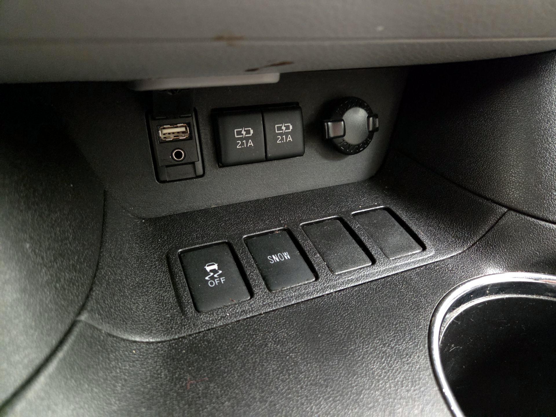 Thumbnail: 2018 Toyota Highlander - 18