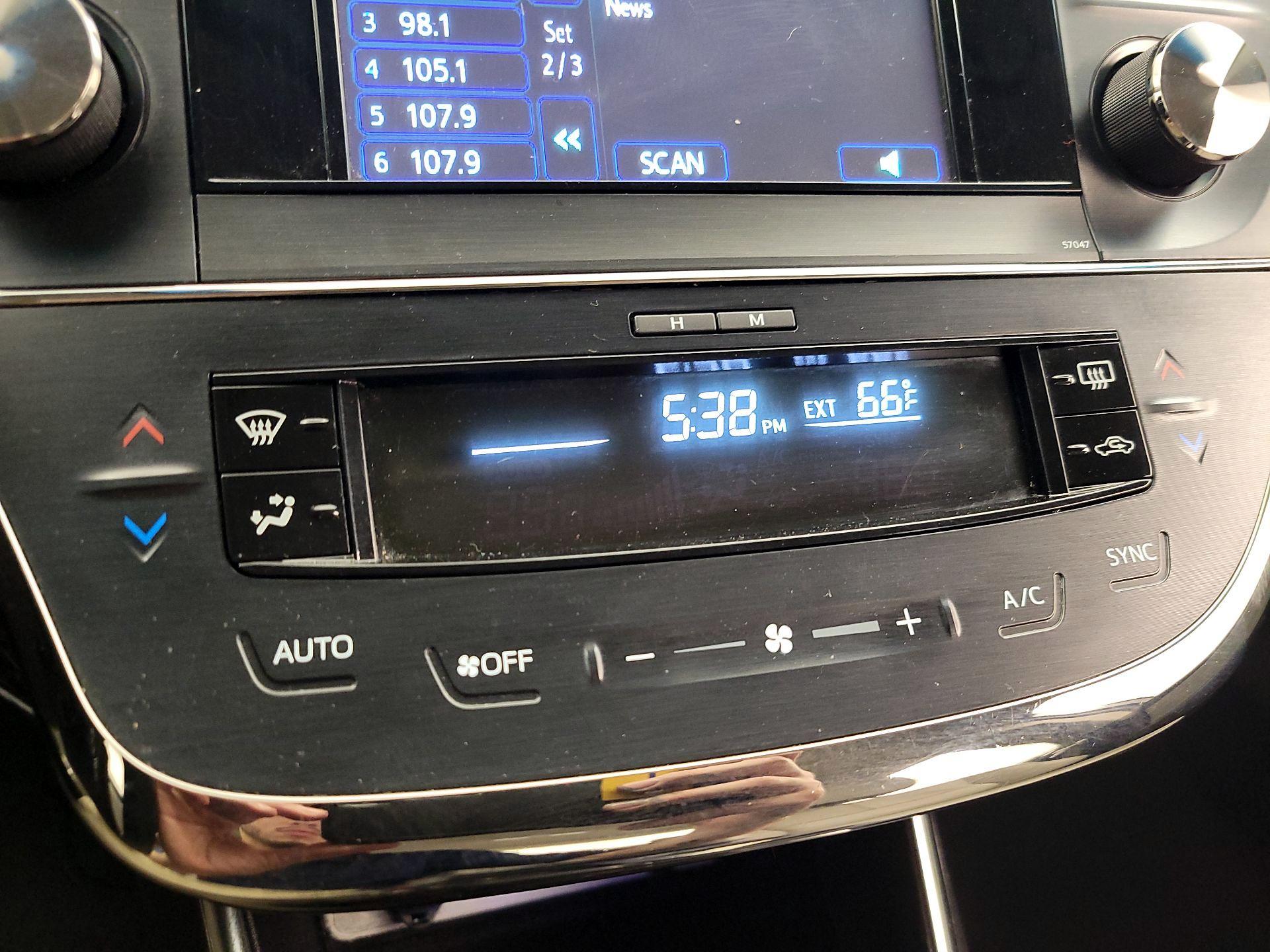 Thumbnail: 2014 Toyota Avalon - 16