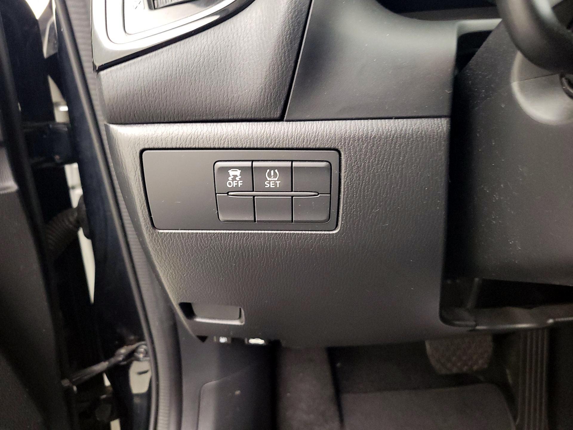 Thumbnail: 2016 Mazda Mazda3 - 13