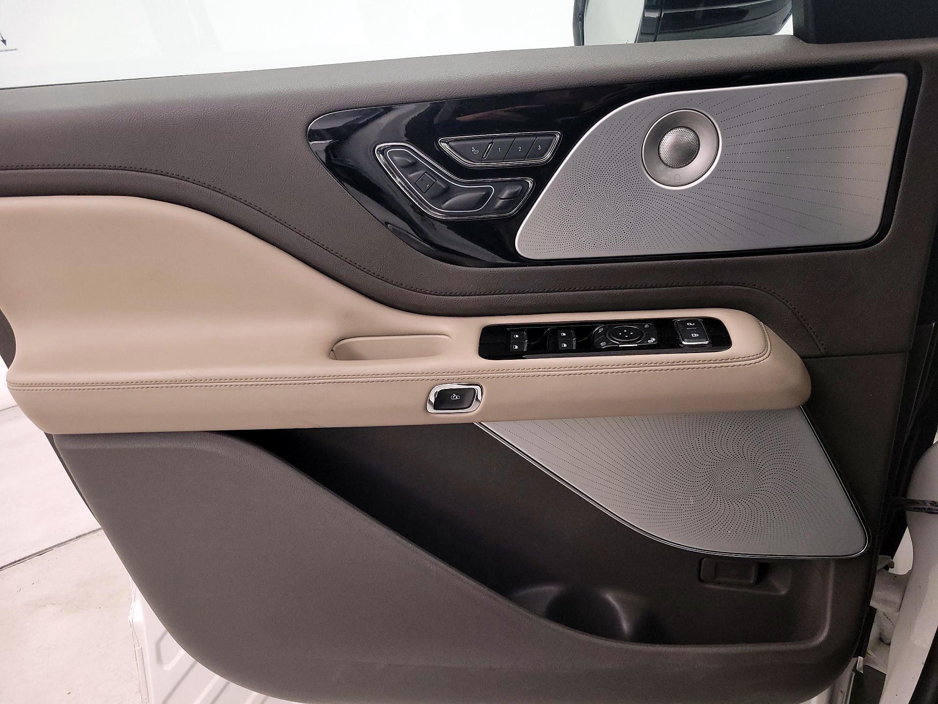 Thumbnail: 2022 Lincoln Aviator - 12