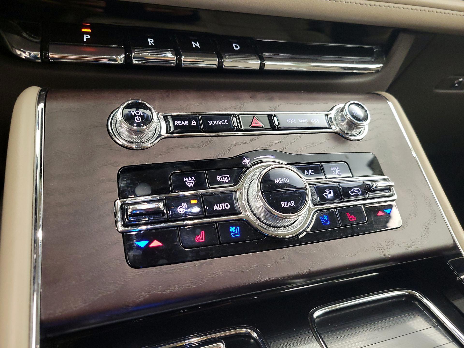 Thumbnail: 2022 Lincoln Aviator - 17