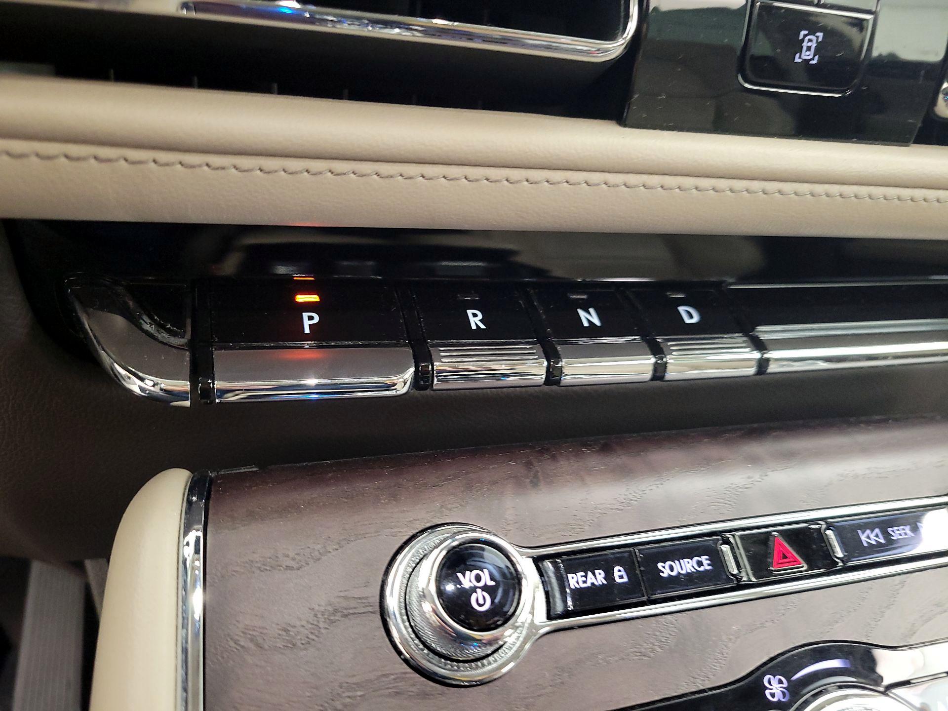 Thumbnail: 2022 Lincoln Aviator - 18