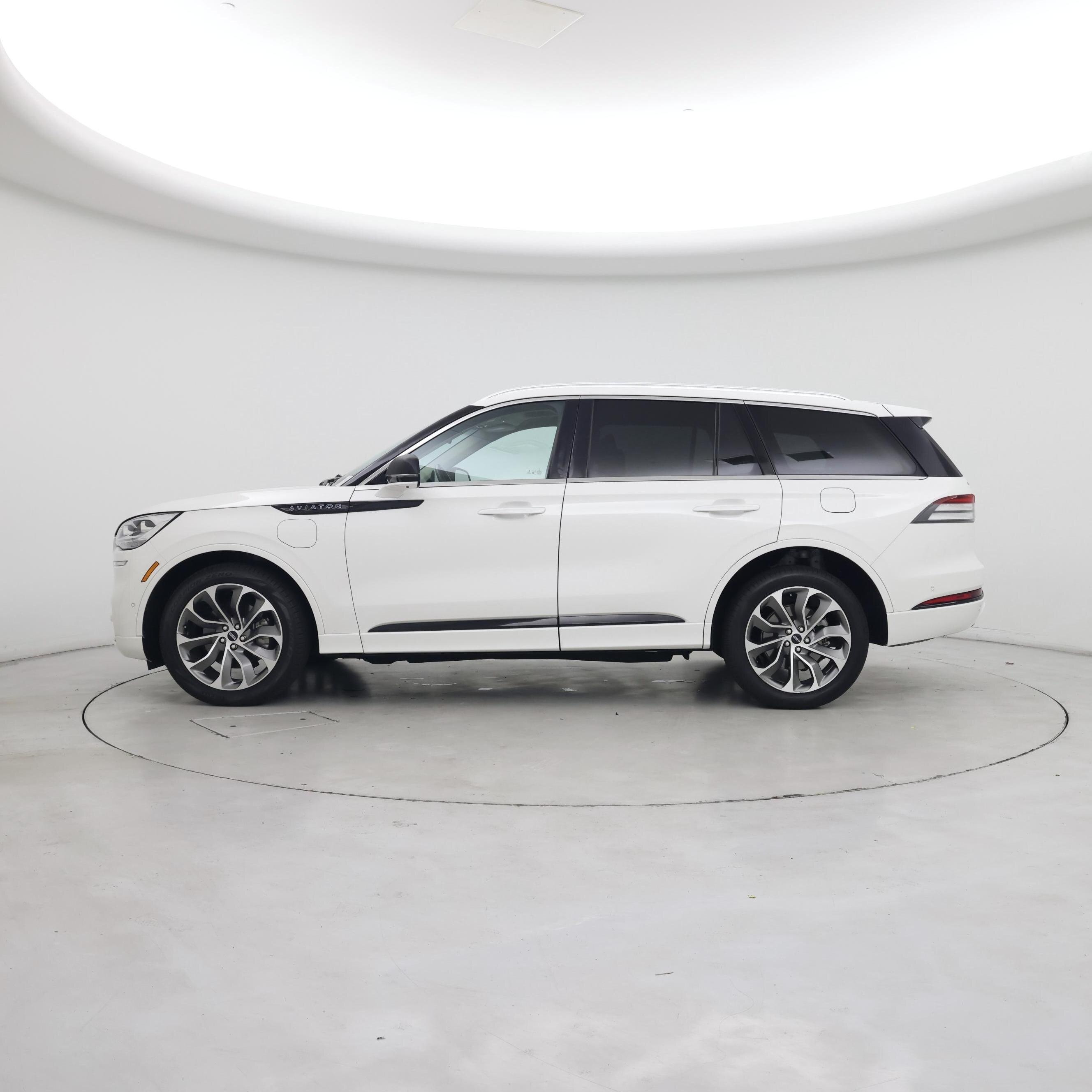 Thumbnail: 2022 Lincoln Aviator - 3