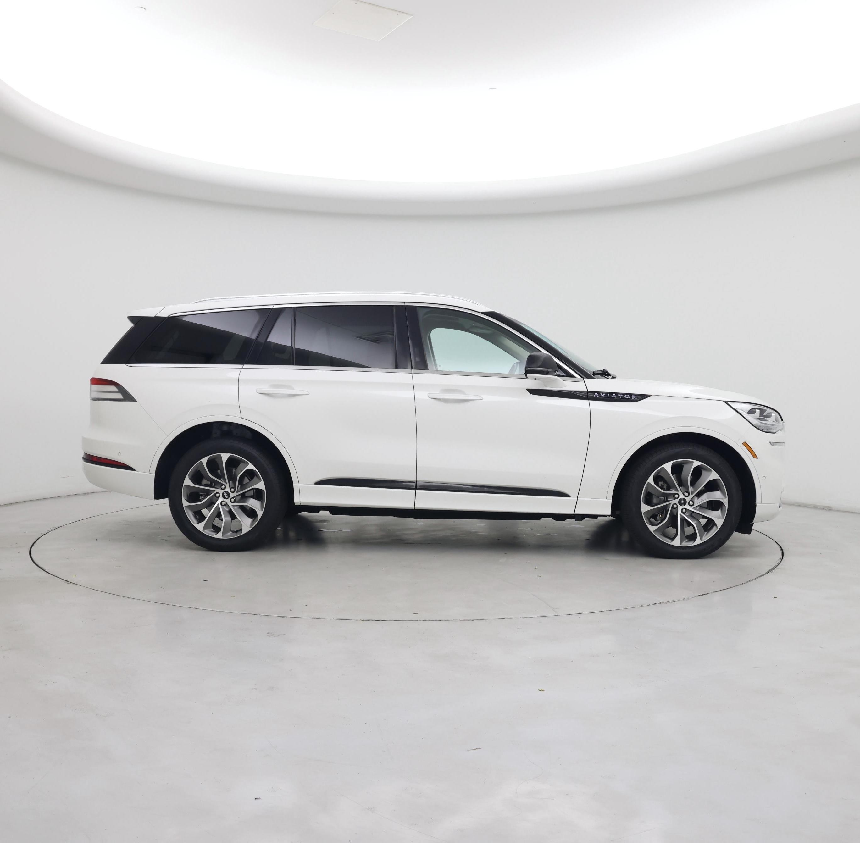 Thumbnail: 2022 Lincoln Aviator - 7