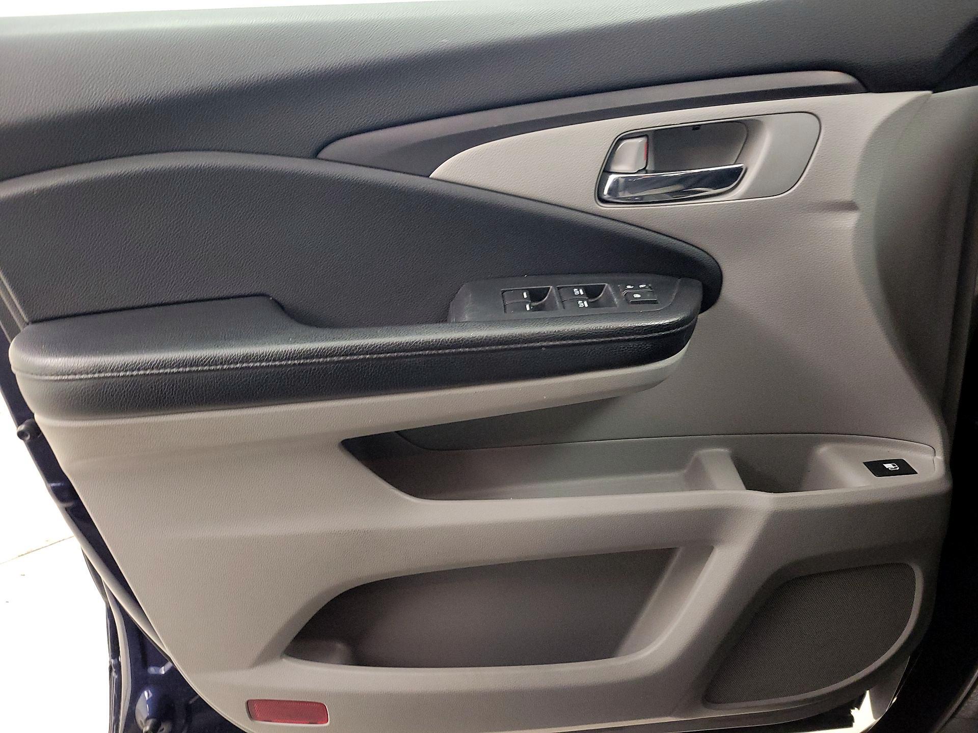 Thumbnail: 2016 Honda Pilot - 12