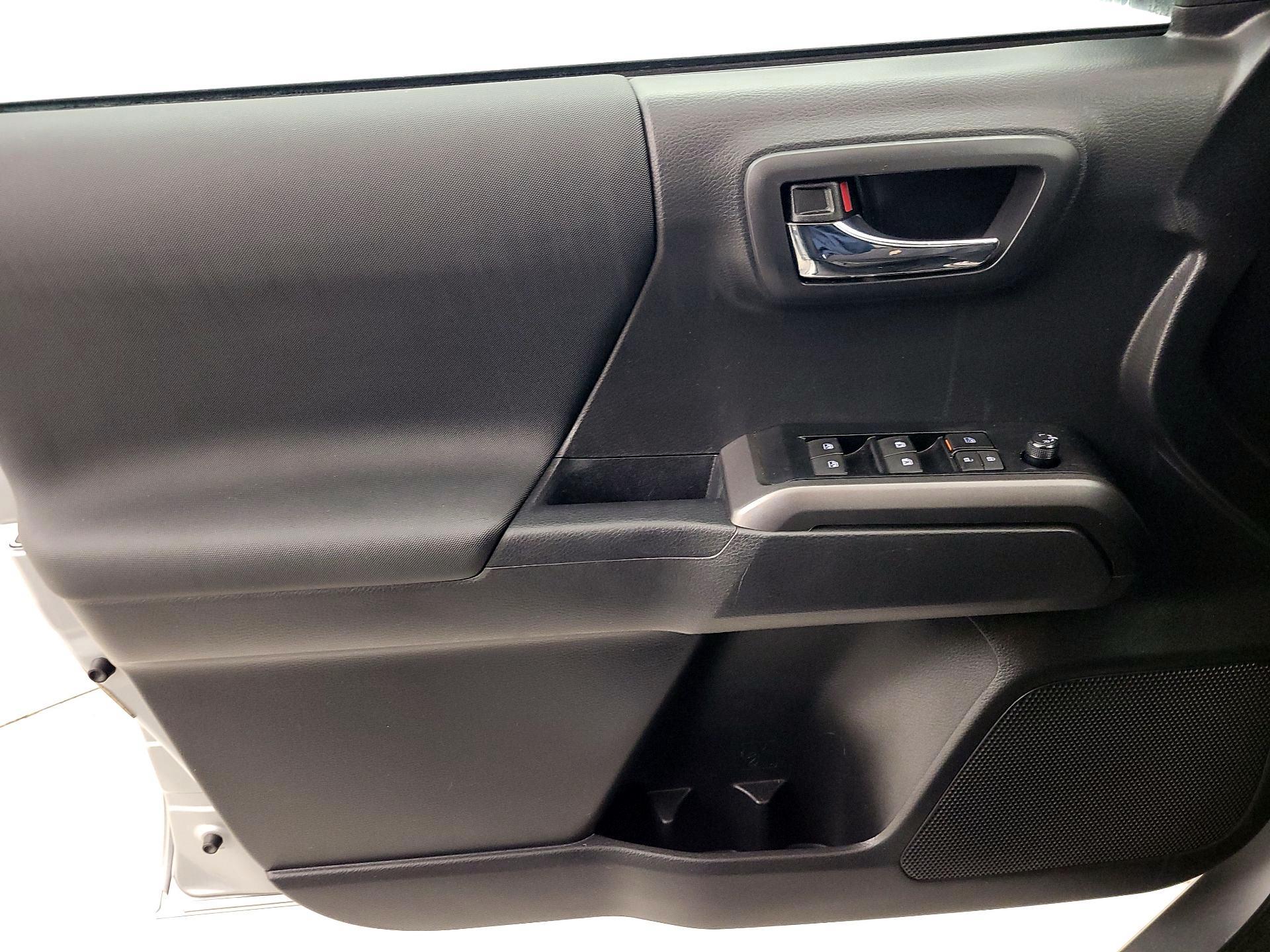 Thumbnail: 2023 Toyota Tacoma - 12