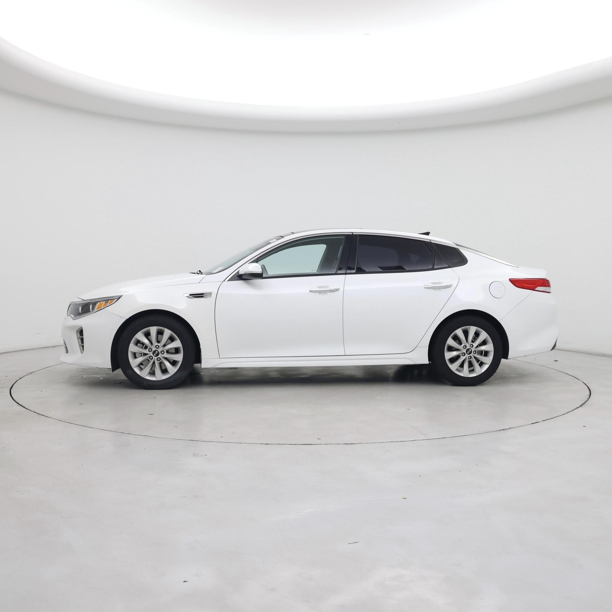 Thumbnail: 2017 Kia Optima - 3