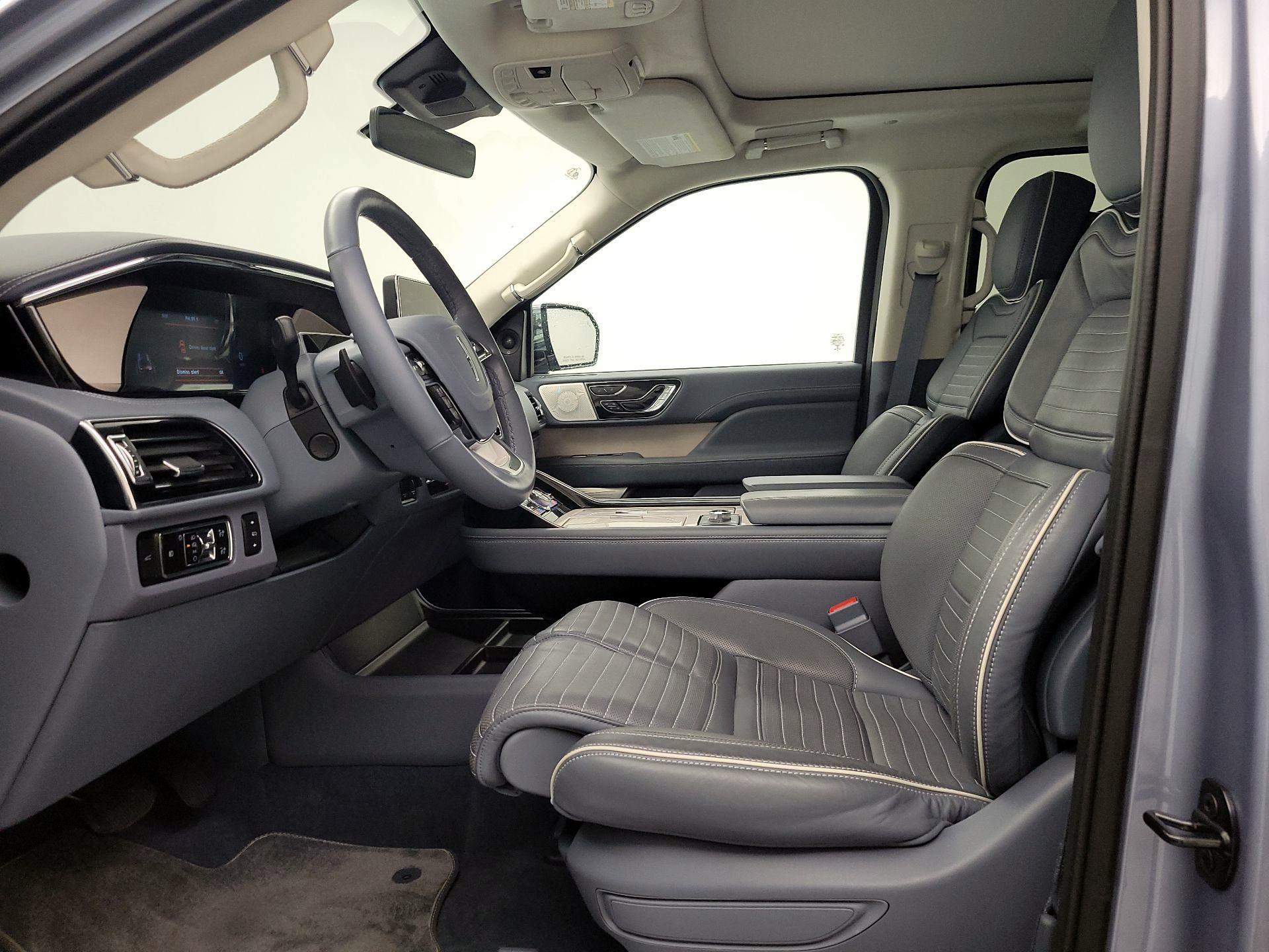 Thumbnail: 2023 Lincoln Navigator - 11