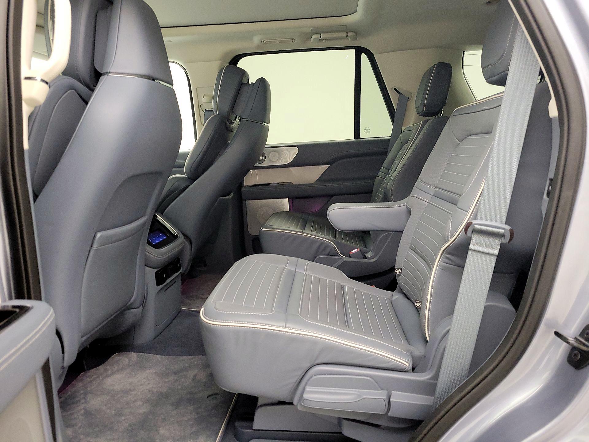 Thumbnail: 2023 Lincoln Navigator - 20