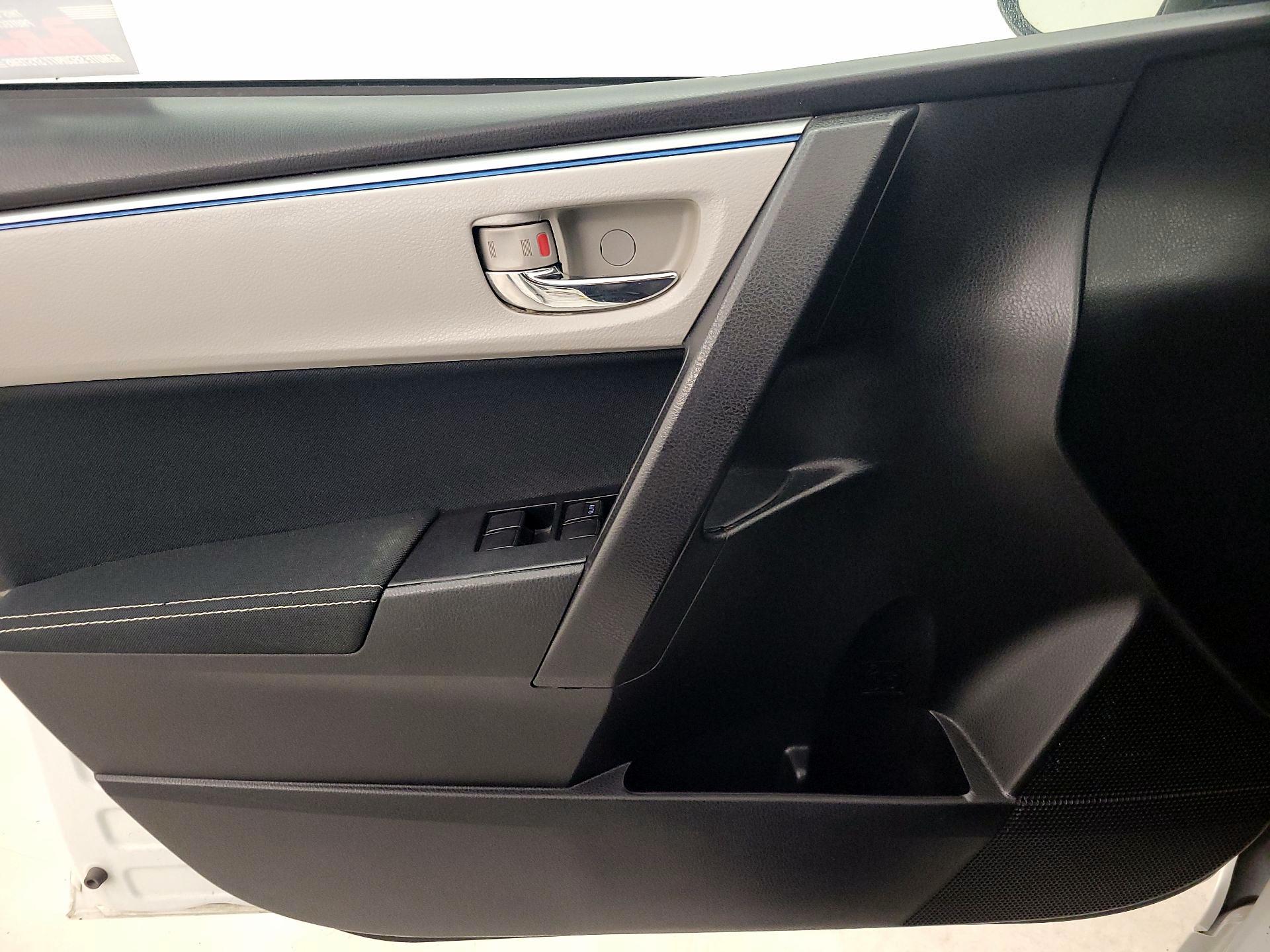 Thumbnail: 2015 Toyota Corolla - 12