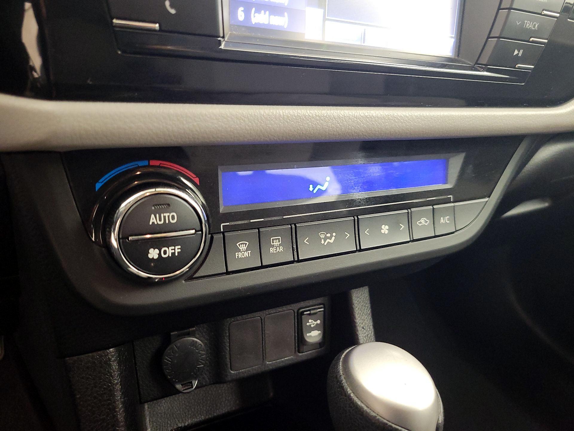 Thumbnail: 2015 Toyota Corolla - 16