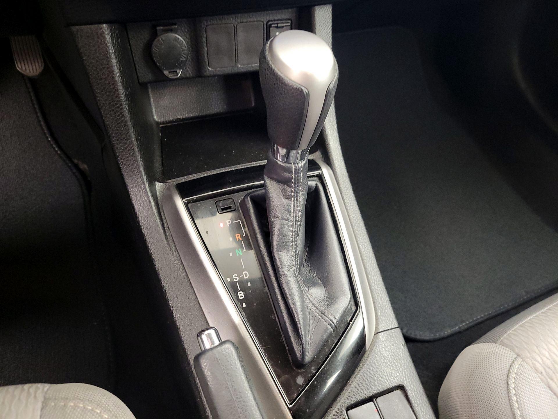 Thumbnail: 2015 Toyota Corolla - 17